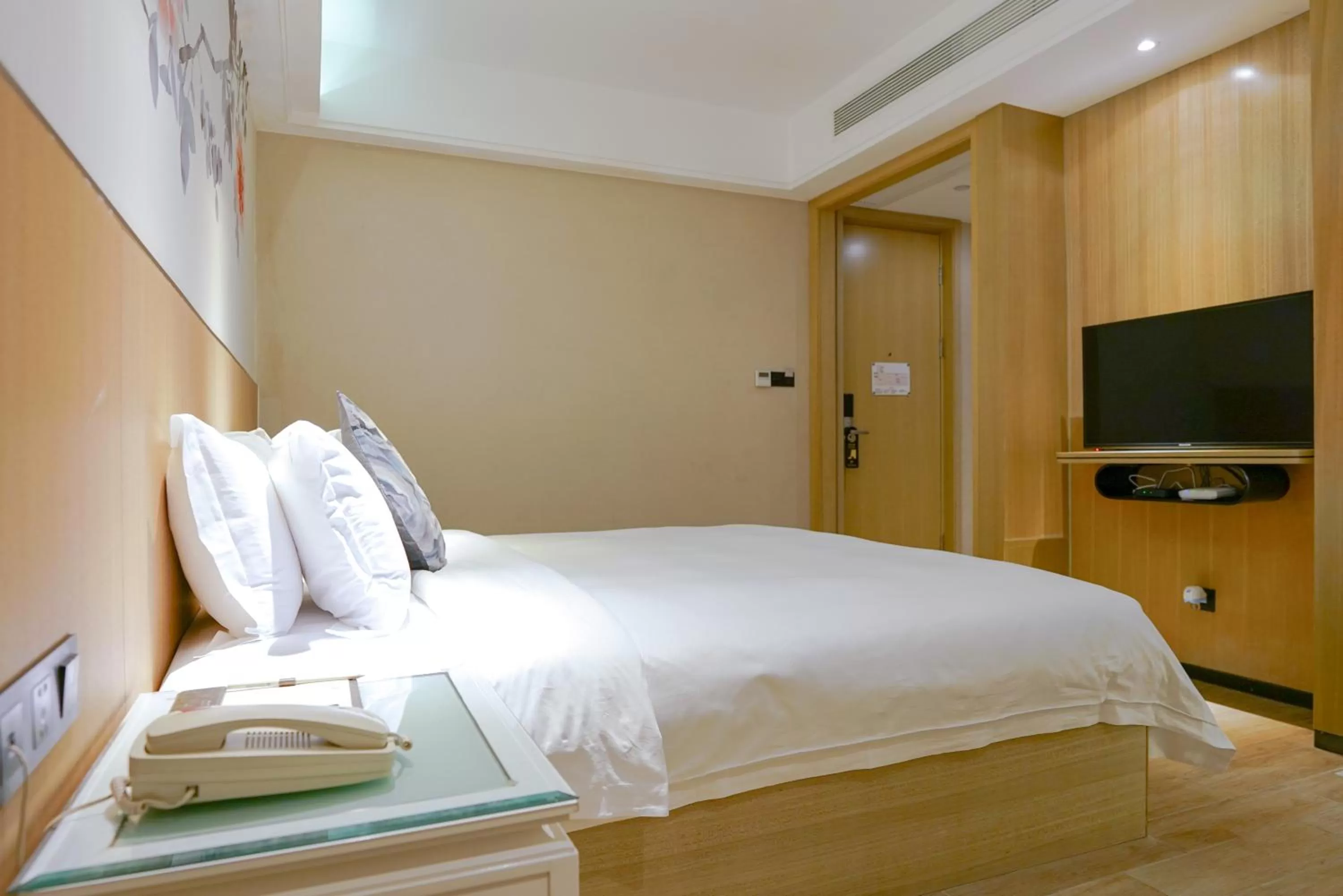 Bed in Paco Hotel Tiyuxilu Metro Guangzhou-Free Shuttle Bus fir Canton Fair