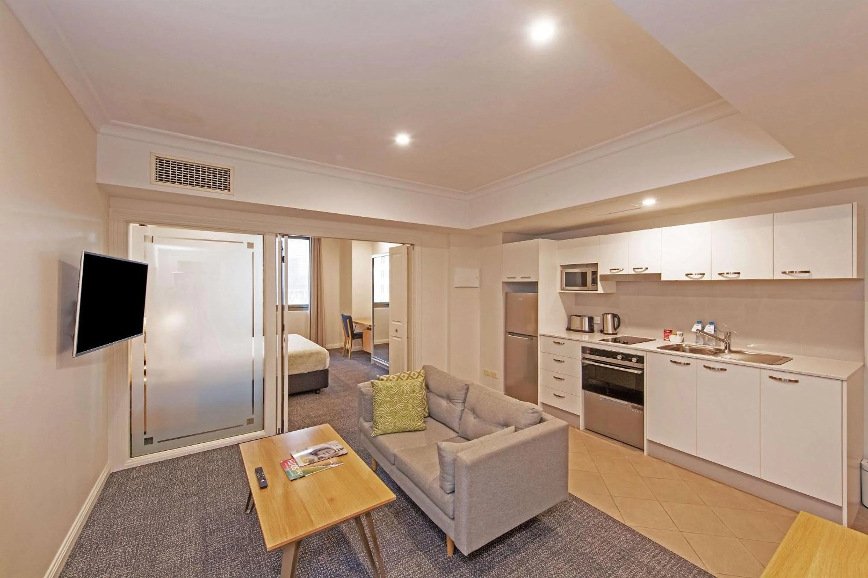 Photo of the whole room, Kitchen/Kitchenette in Quality Apartments Adelaide Central