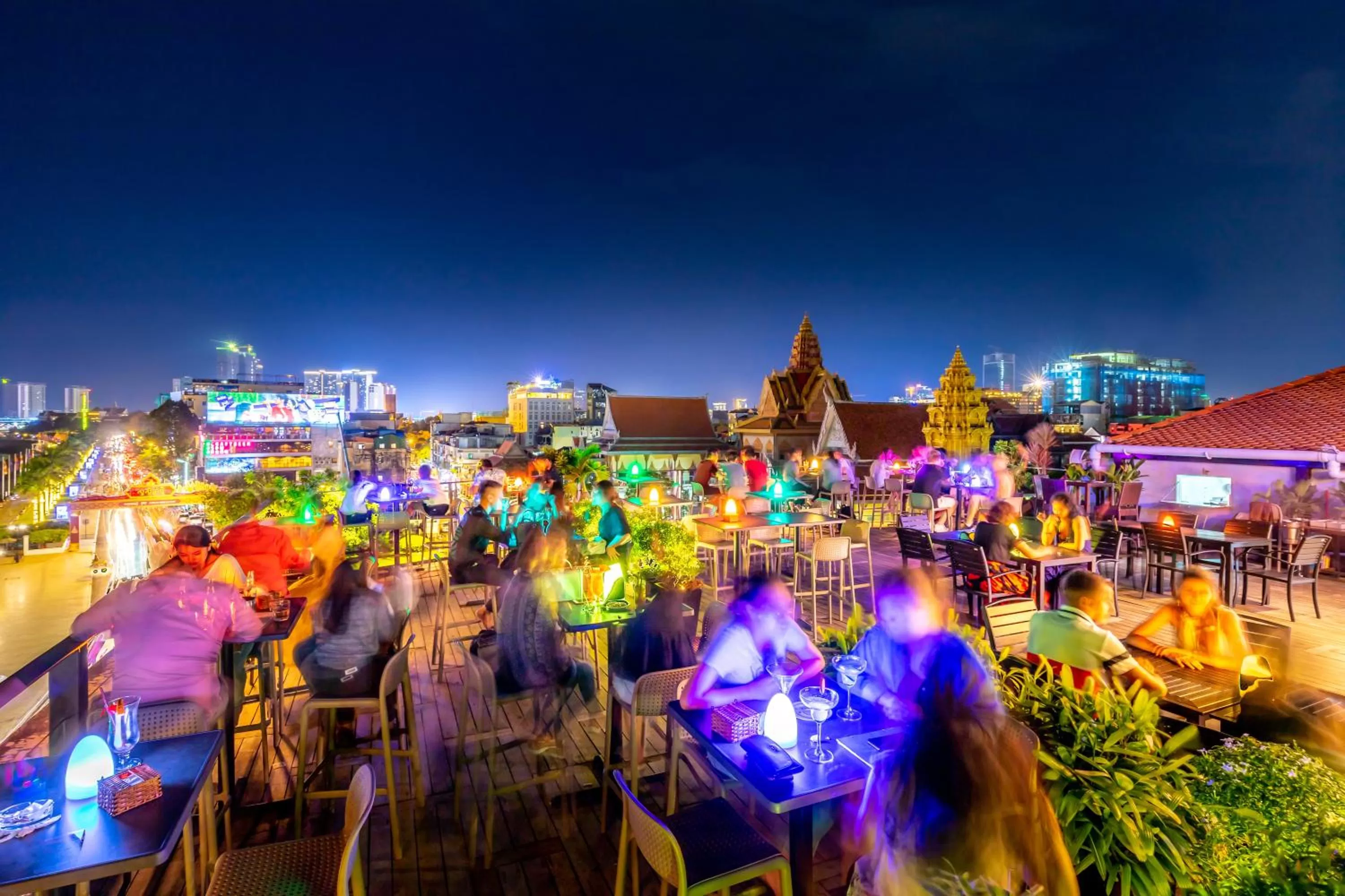 Restaurant/places to eat in Amanjaya Pancam Suites Hotel