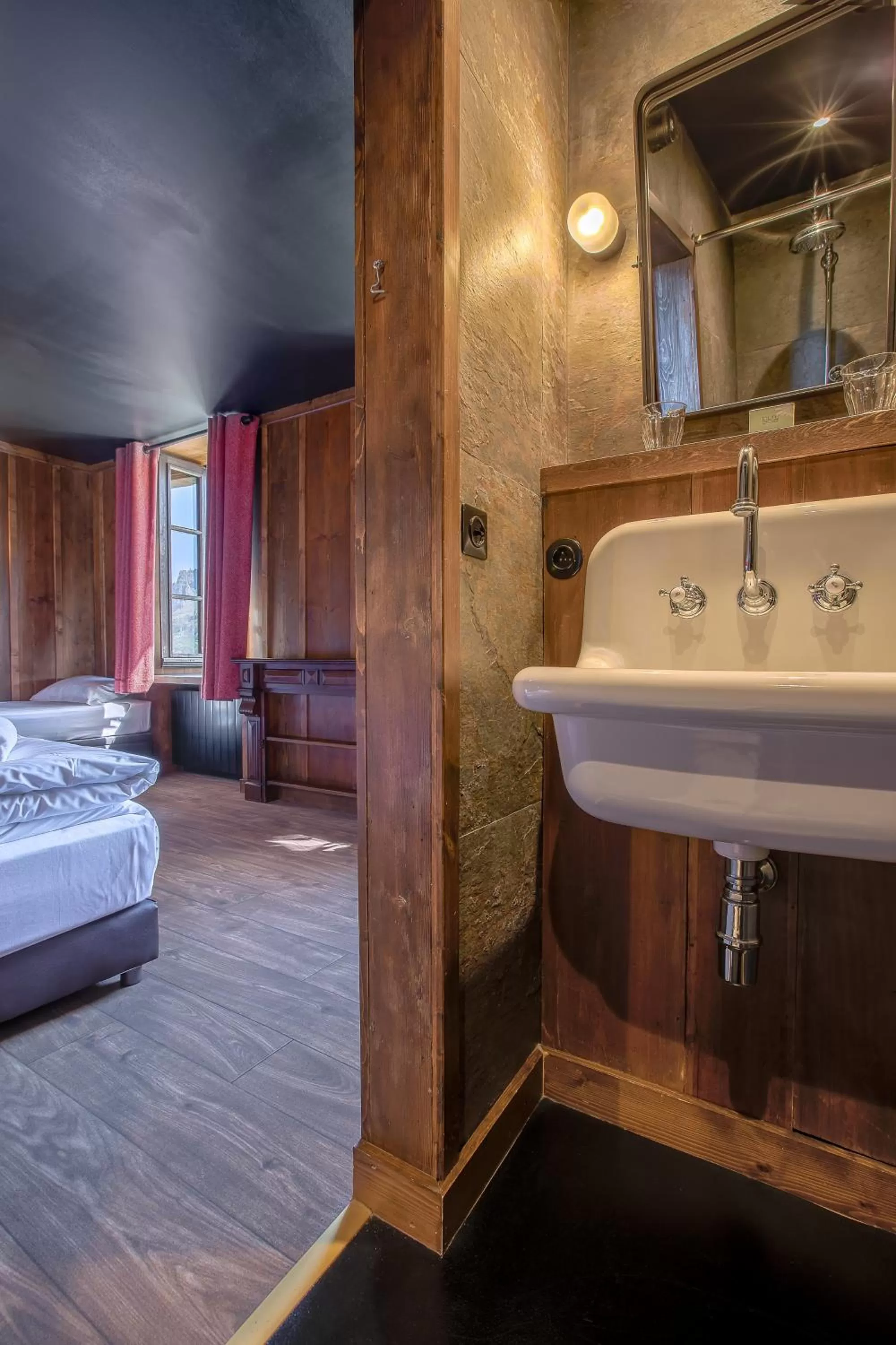 Bathroom, Bed in Refuge du Montenvers