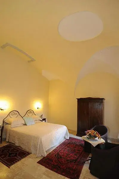 Photo of the whole room, Bed in Albergo Duomo