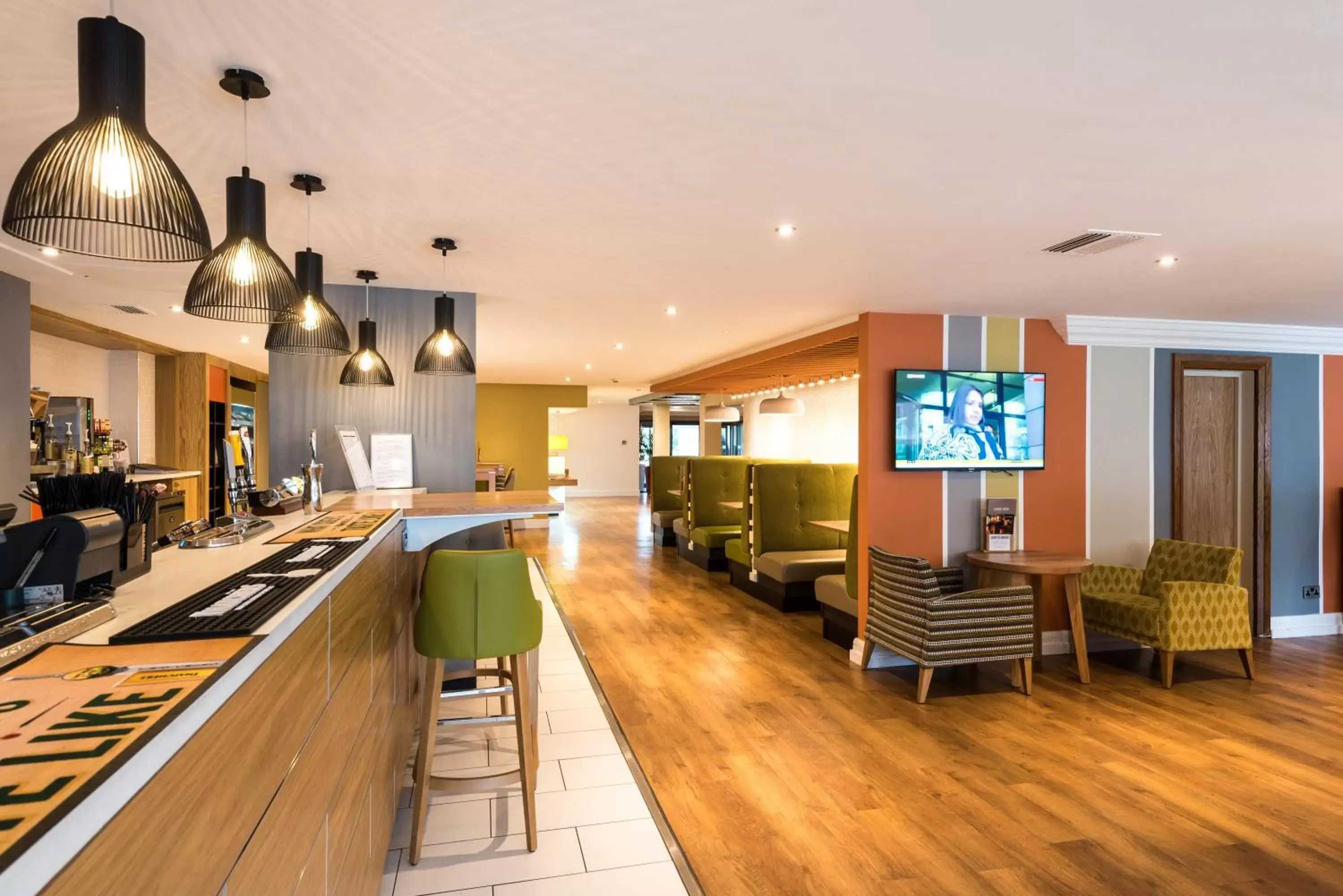 Property building, Restaurant/Places to Eat in Holiday Inn Chester South, an IHG Hotel