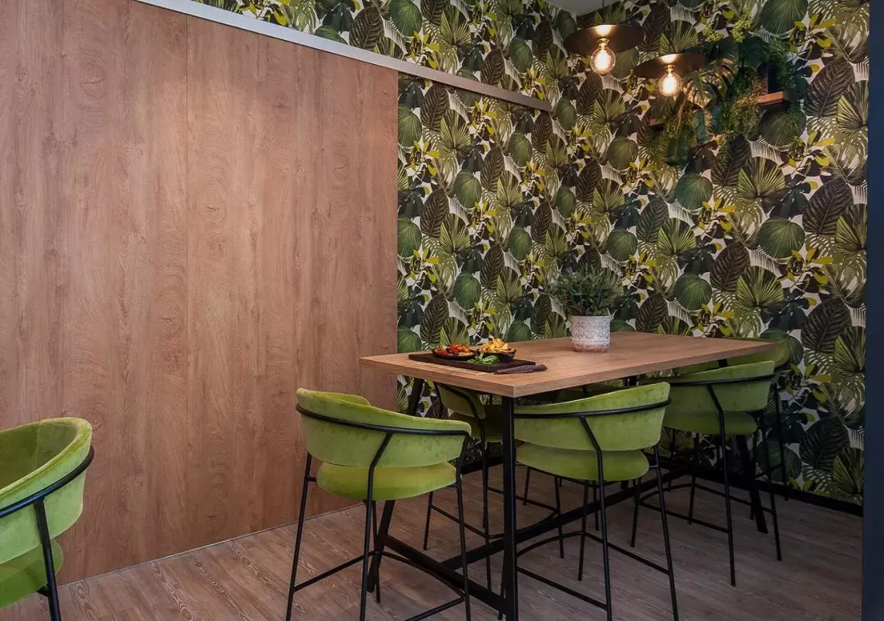 Restaurant/places to eat in Urban Ring Hotel Restaurant/places to eat in Urban Ring Hotel