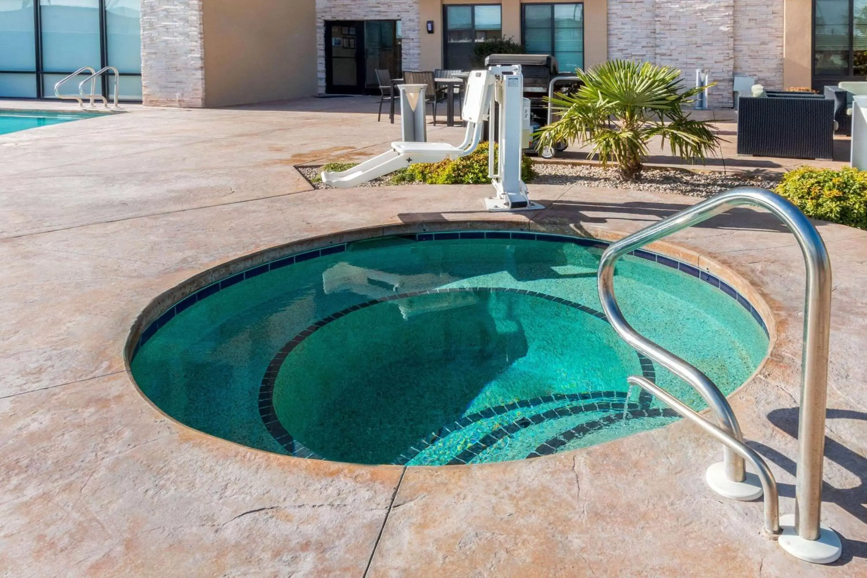 Hot Tub, Swimming Pool in La Quinta by Wyndham Carlsbad
