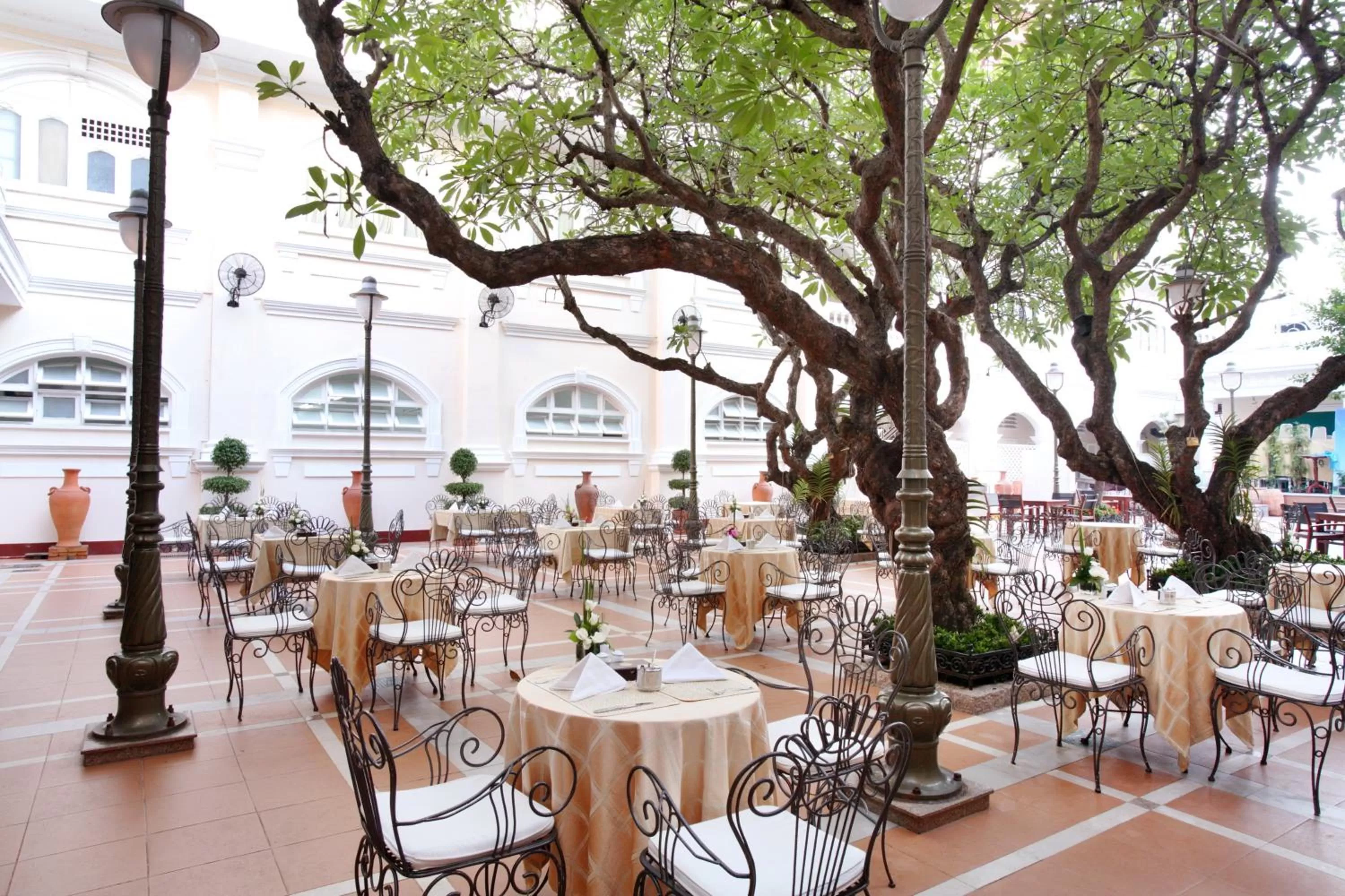 Restaurant/places to eat in Hotel Continental Saigon