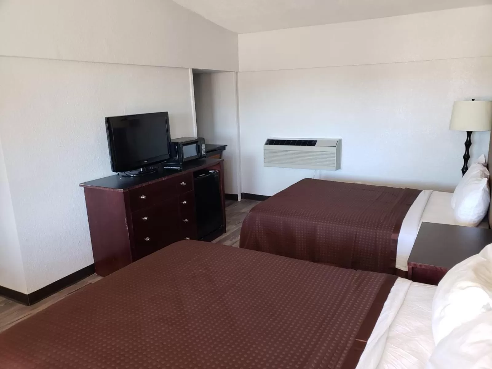 Photo of the whole room, Bed in Tarpon Inn