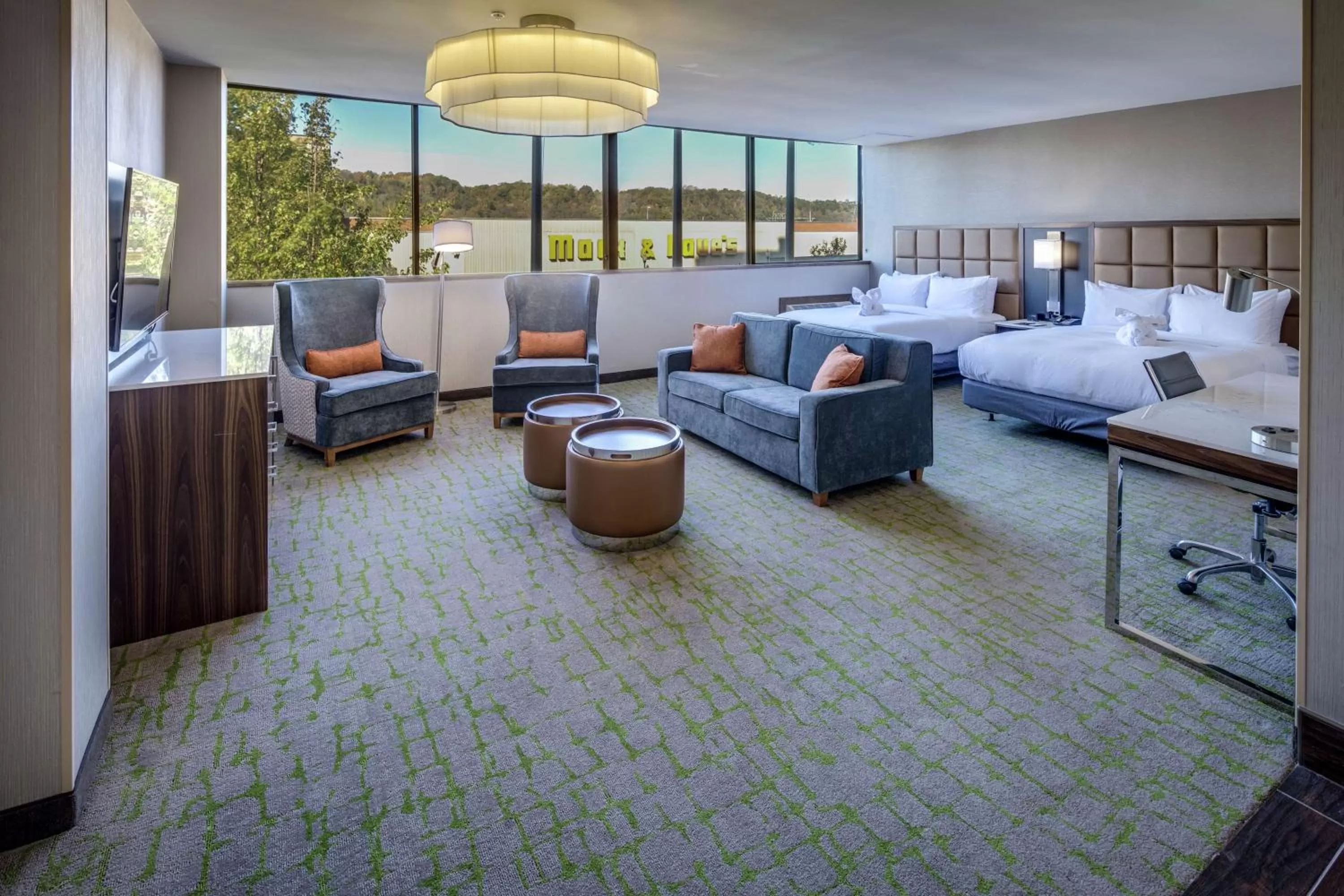 Bedroom, Bed in DoubleTree by Hilton Huntington, WV