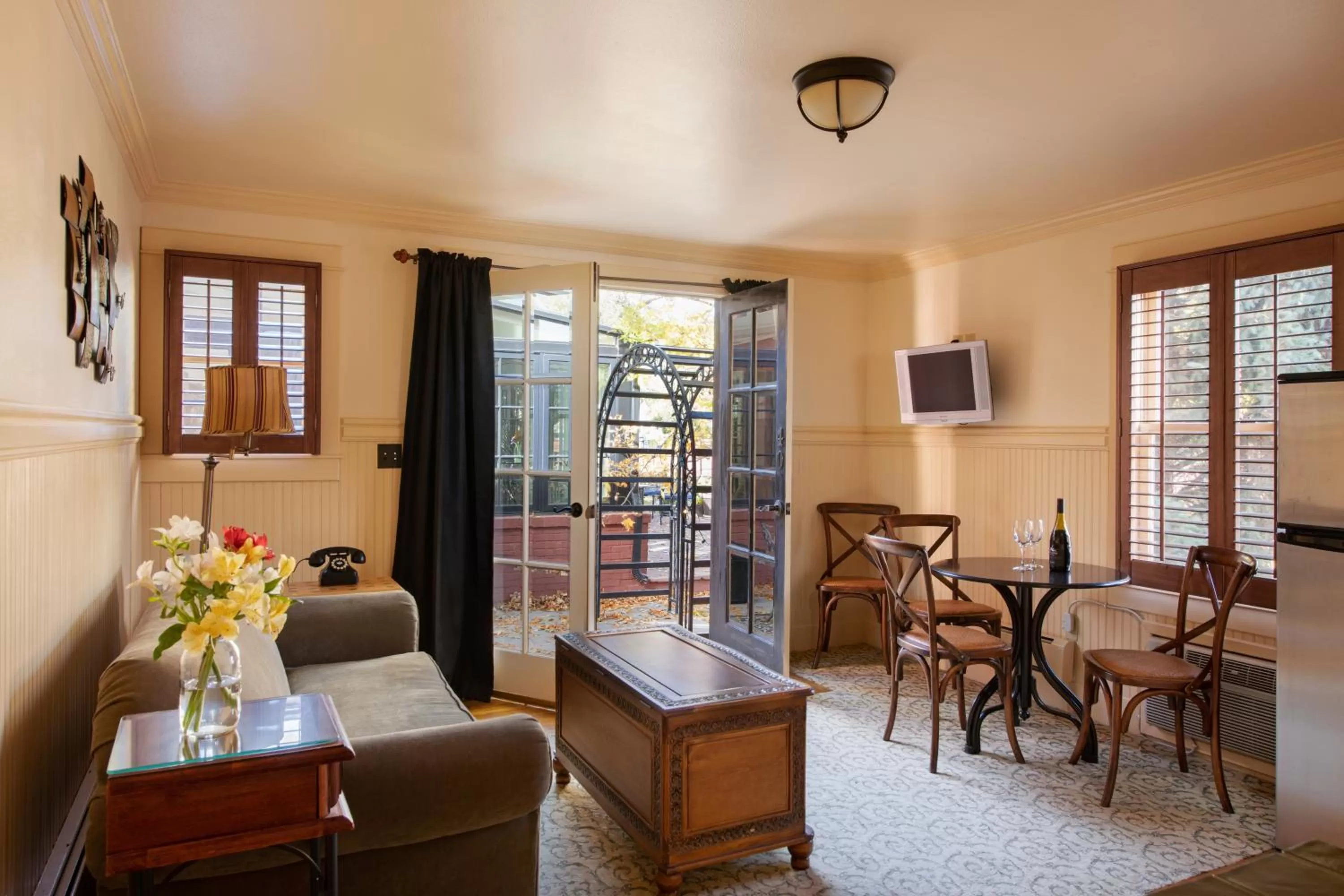 Living room in Chamberlin Inn