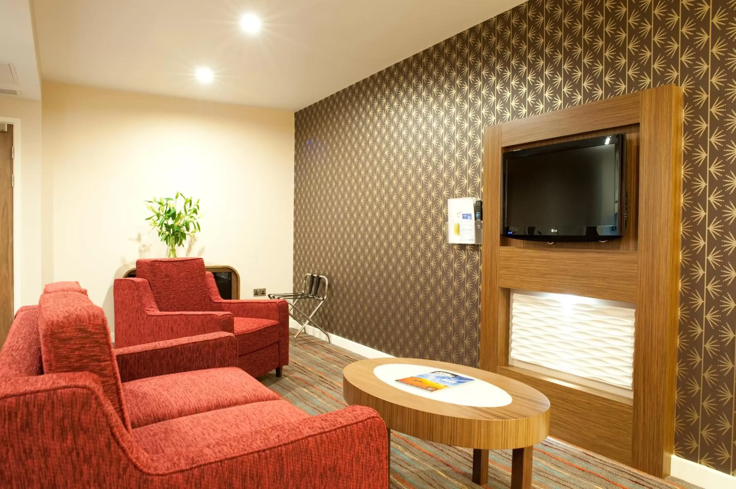 TV and multimedia, Seating Area in Holiday Inn Derby Riverlights, an IHG Hotel