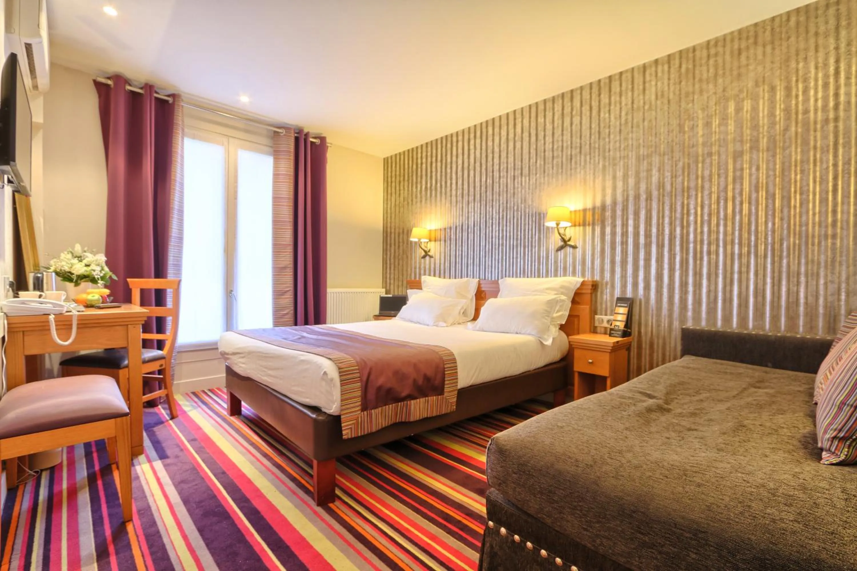 Day, Bed in Hôtel Mondial