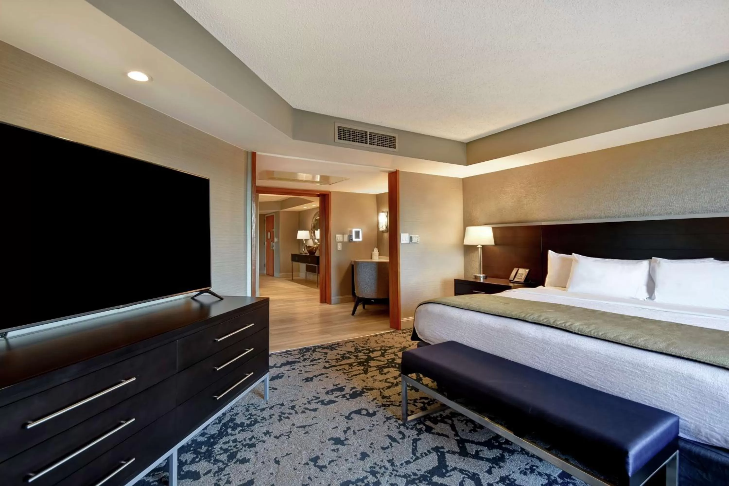 Bed in Embassy Suites by Hilton Raleigh Durham Research Triangle