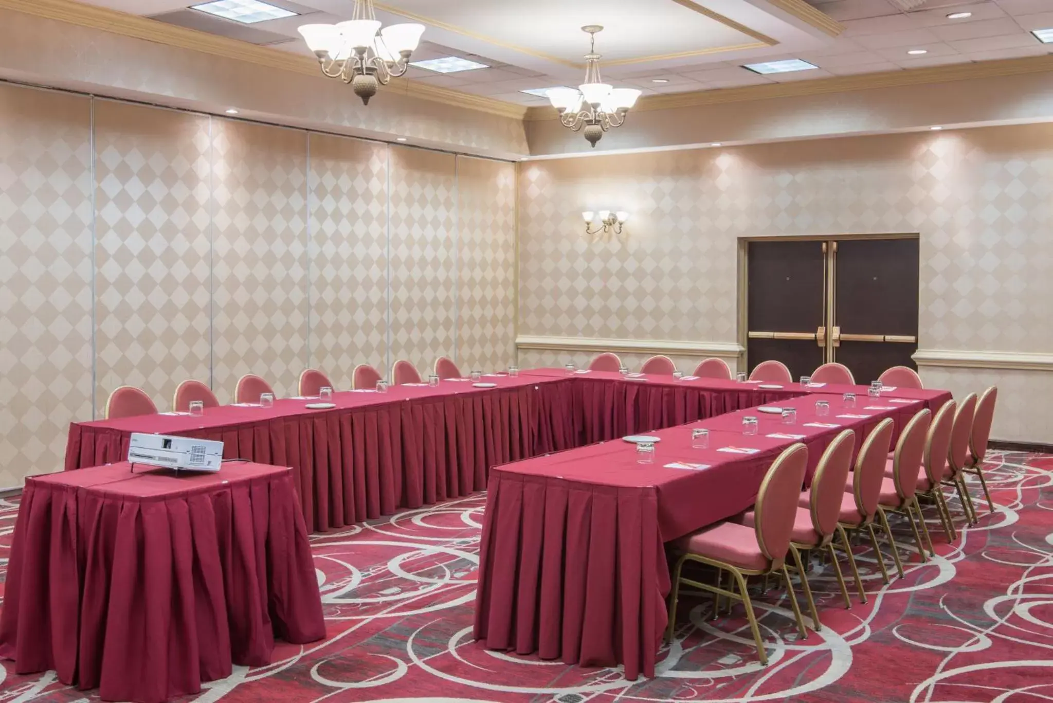 Meeting/conference room in Crowne Plaza Newark Airport, an IHG Hotel