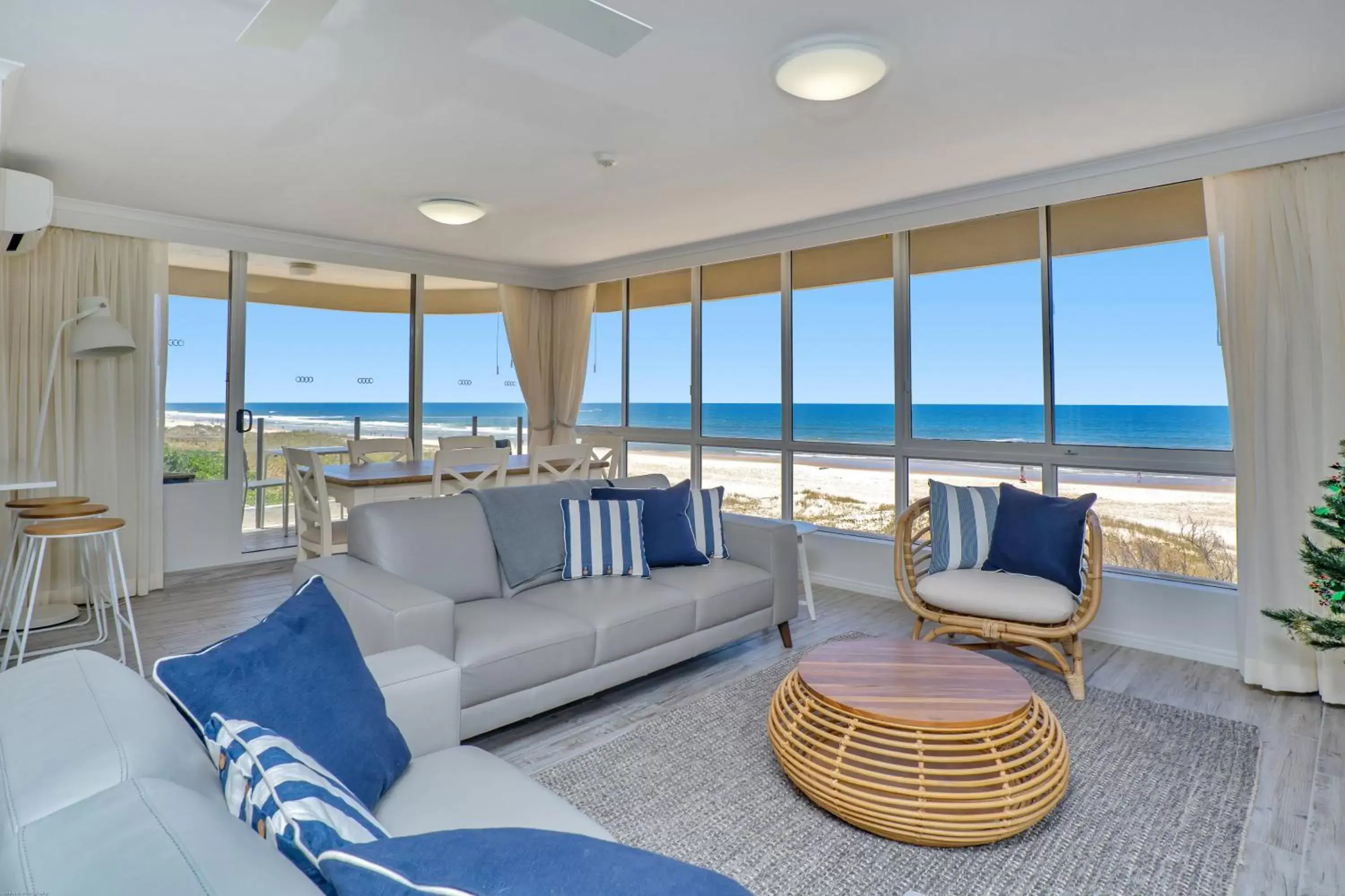 Living room, Sea View in Dorchester On The Beach