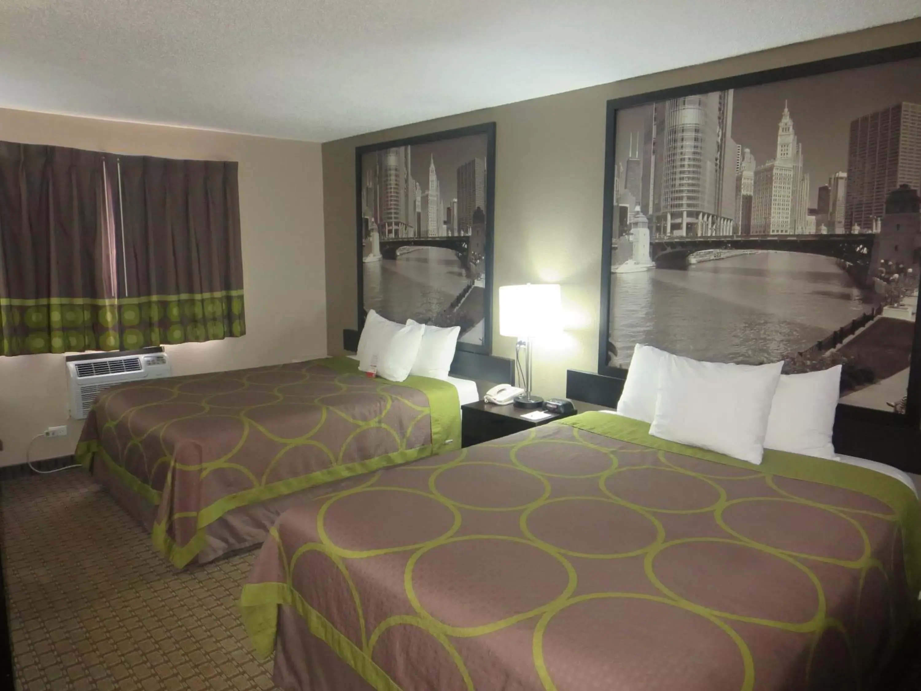 Bedroom, Bed in Super 8 by Wyndham Mundelein/Libertyville Area Bedroom, Bed in Super 8 by Wyndham Mundelein/Libertyville Area