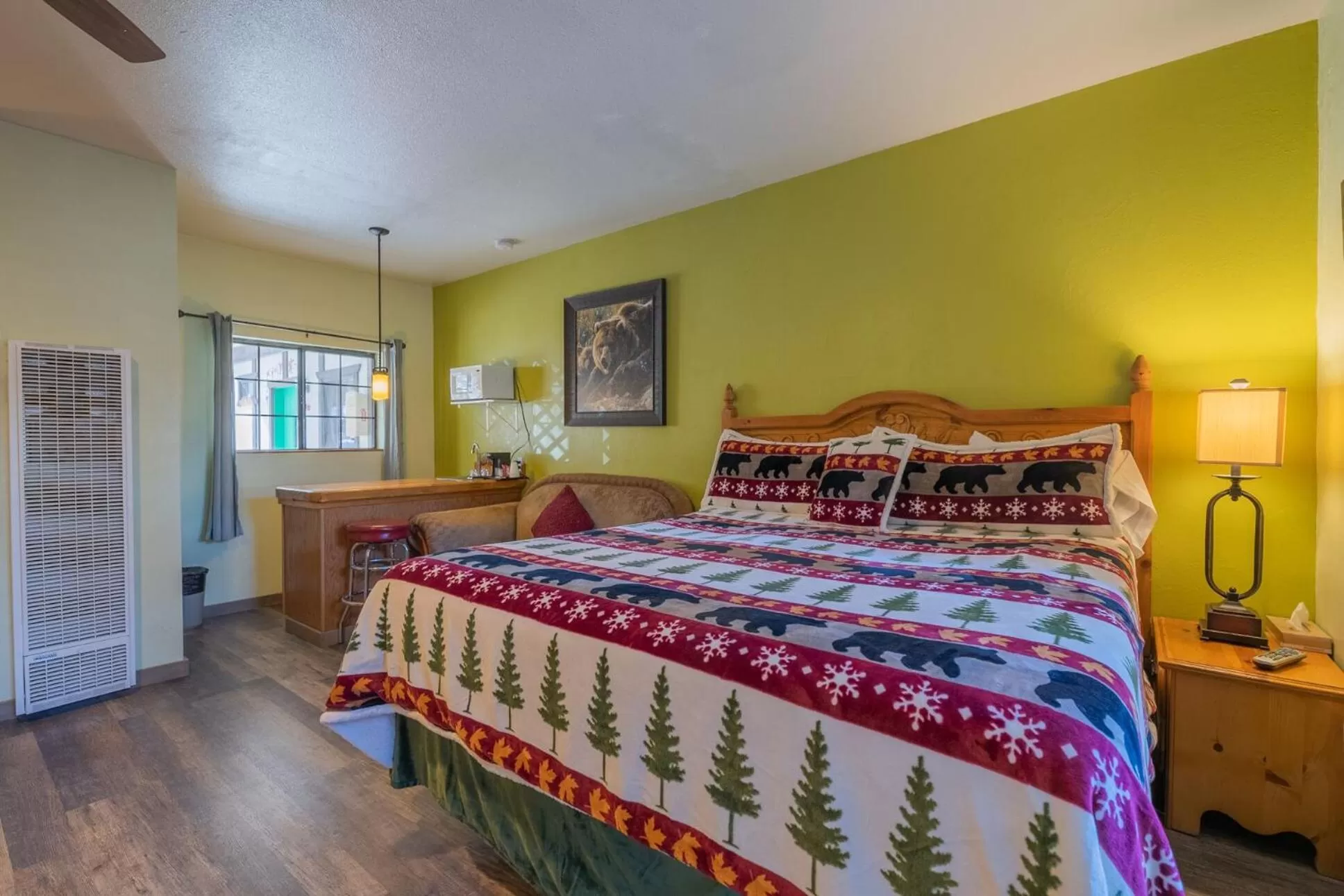 Photo of the whole room, Bed in Black Forest Lodge