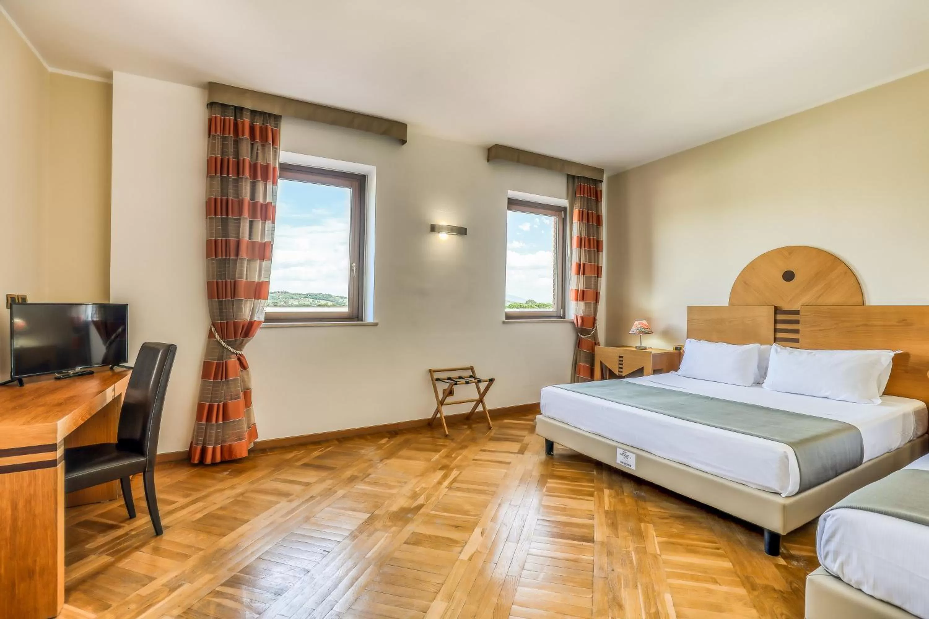 Photo of the whole room, Bed in Hotel PentHouse