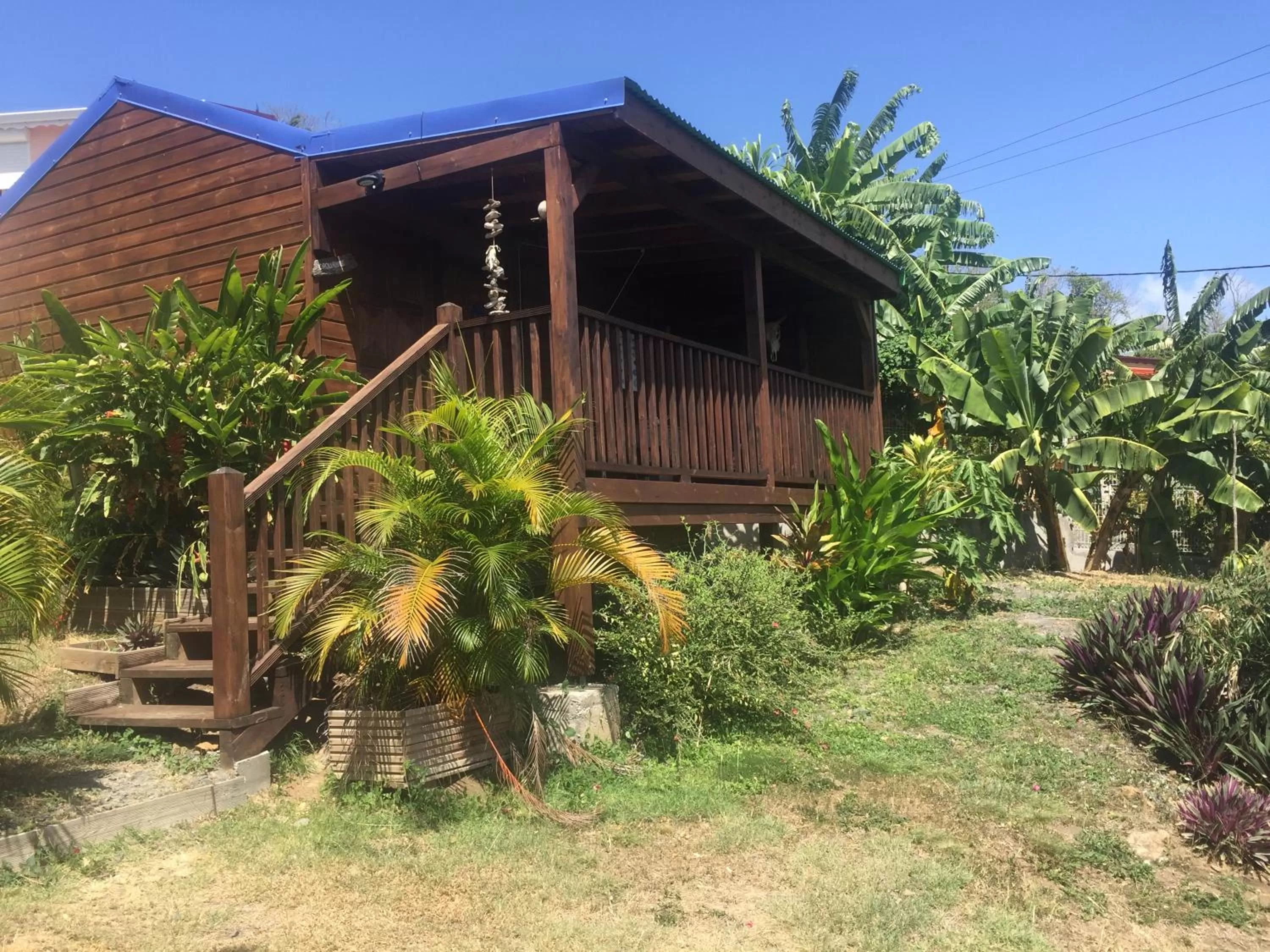 Property building in BUNGALOW La Tortue Bleue