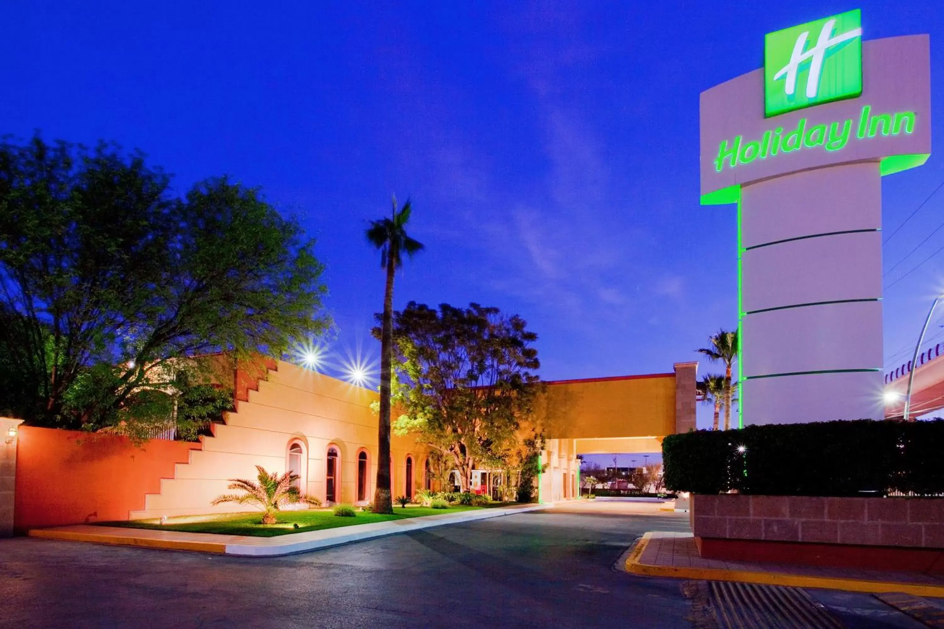 Property Building in Holiday Inn Monterrey Norte, an IHG Hotel