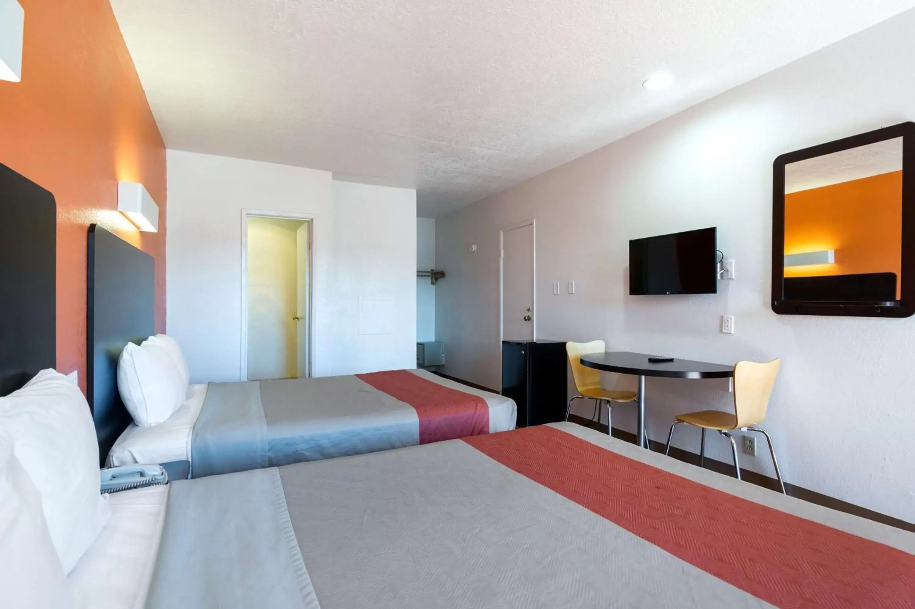 Photo of the whole room, Room Photo in Motel 6-Santa Fe, NM - Downtown