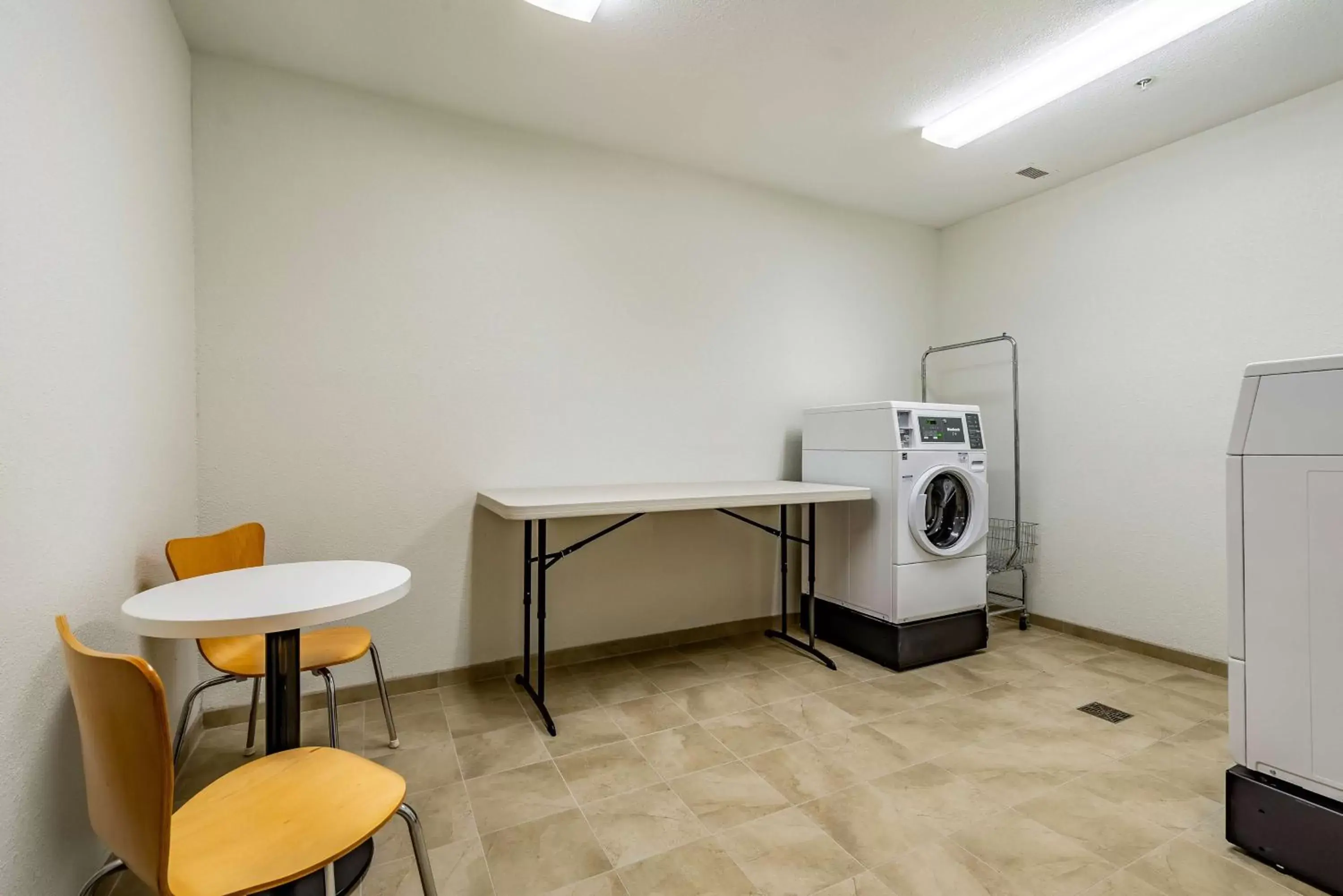 laundry in Motel 6-Mankato, MN