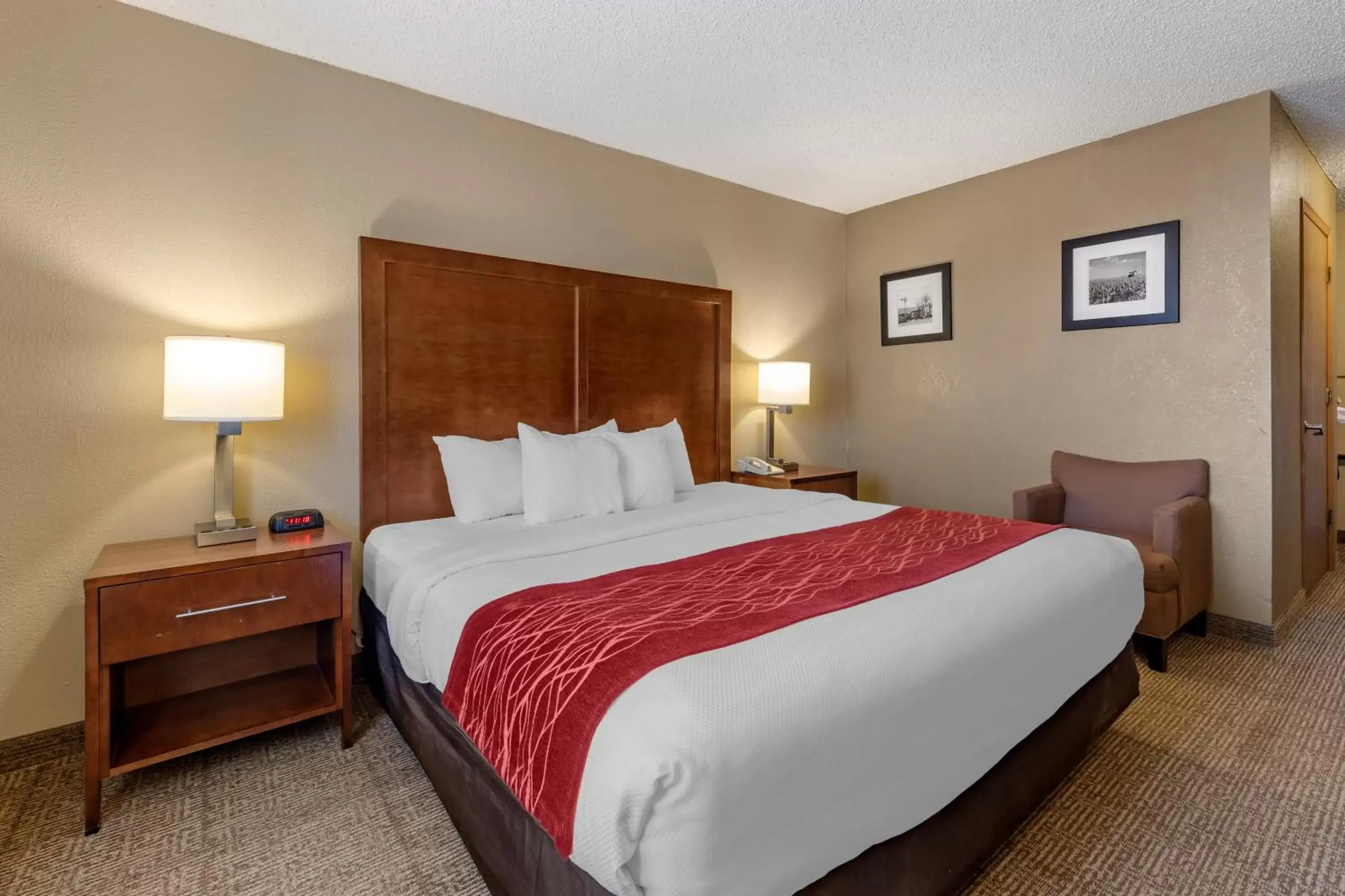 Bedroom, Bed in Comfort Inn & Suites Hays I-70