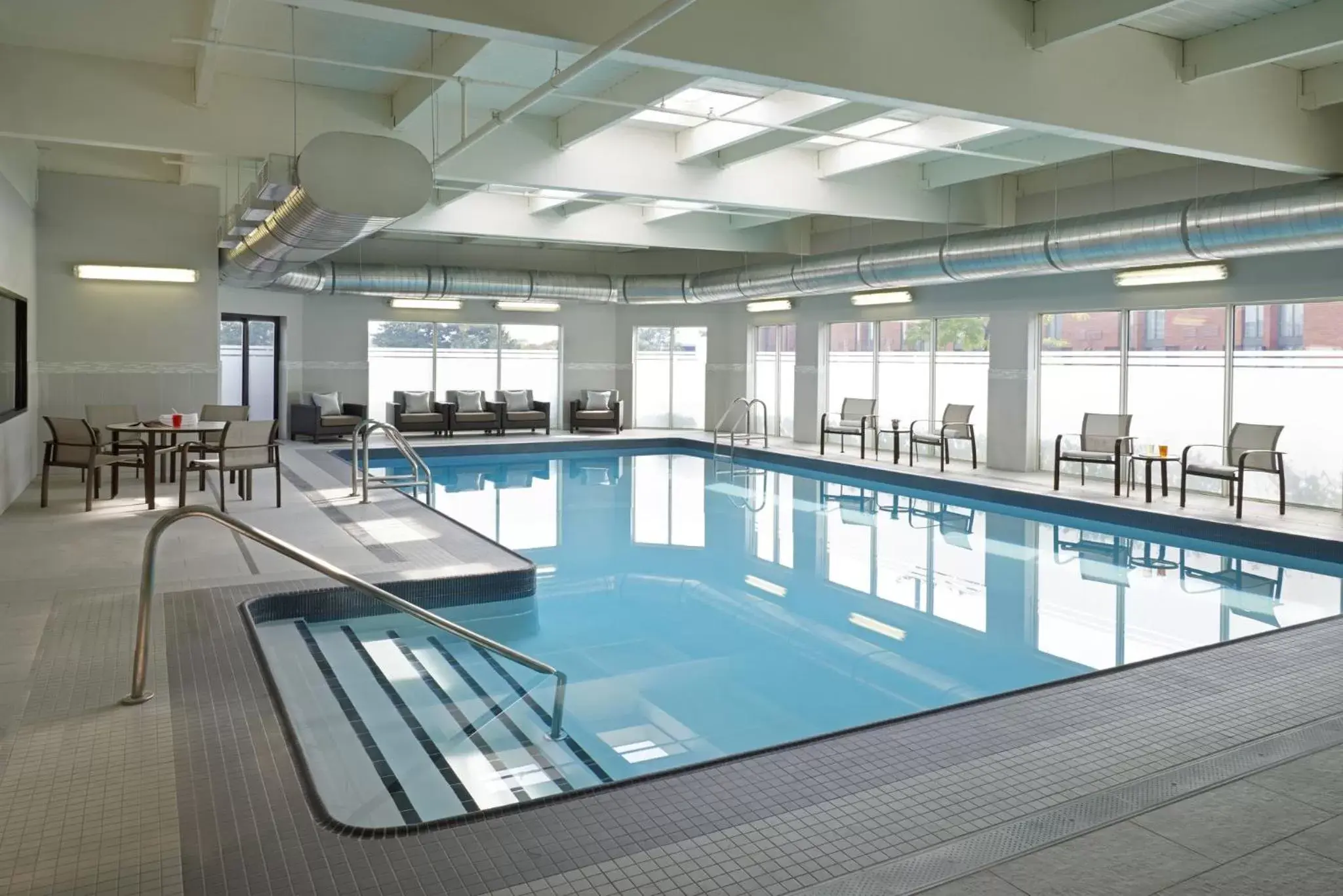 Swimming Pool in Courtyard by Marriott Toronto Airport