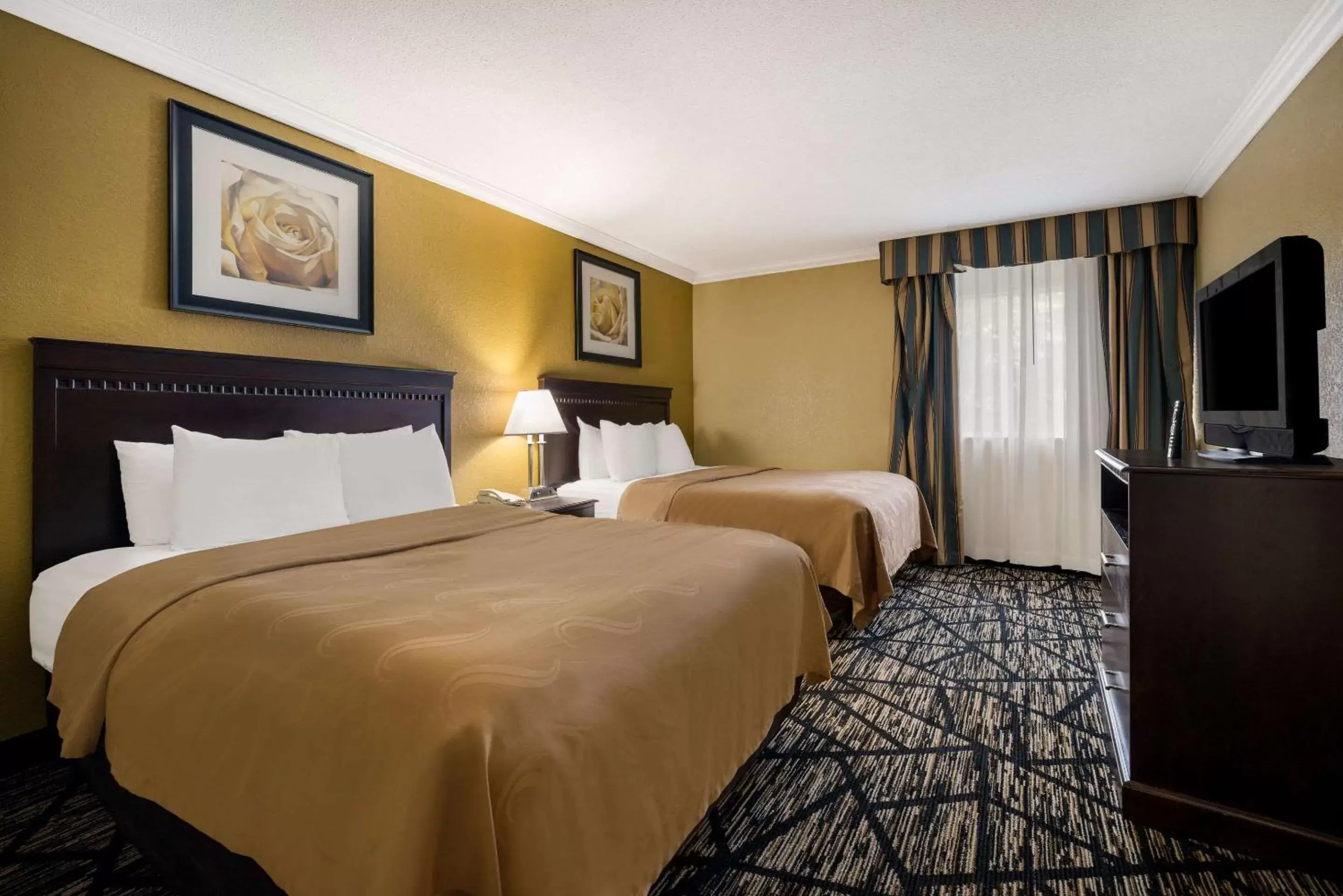 Bedroom, Bed in Quality Inn and Suites Fairgrounds - Syracuse