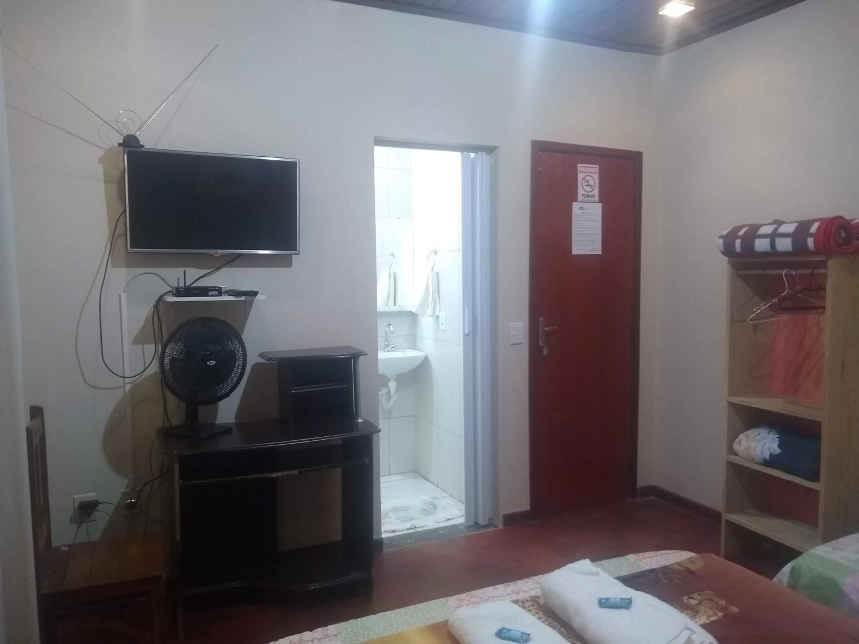 Bathroom, TV/Entertainment Center in Pousada do Ribeirão