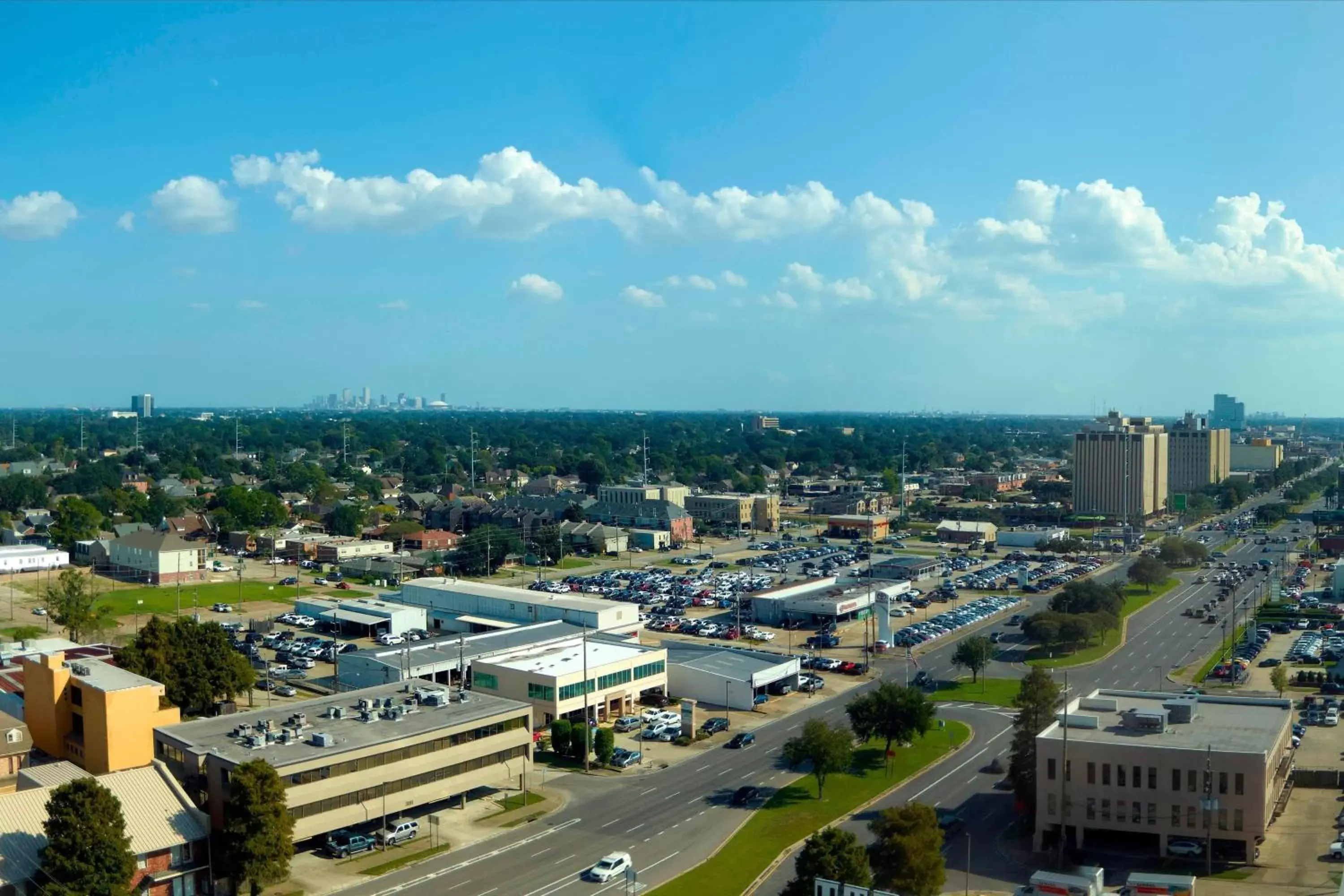 Photo of the whole room, Bird's-eye View in New Orleans Marriott Metairie At Lakeway