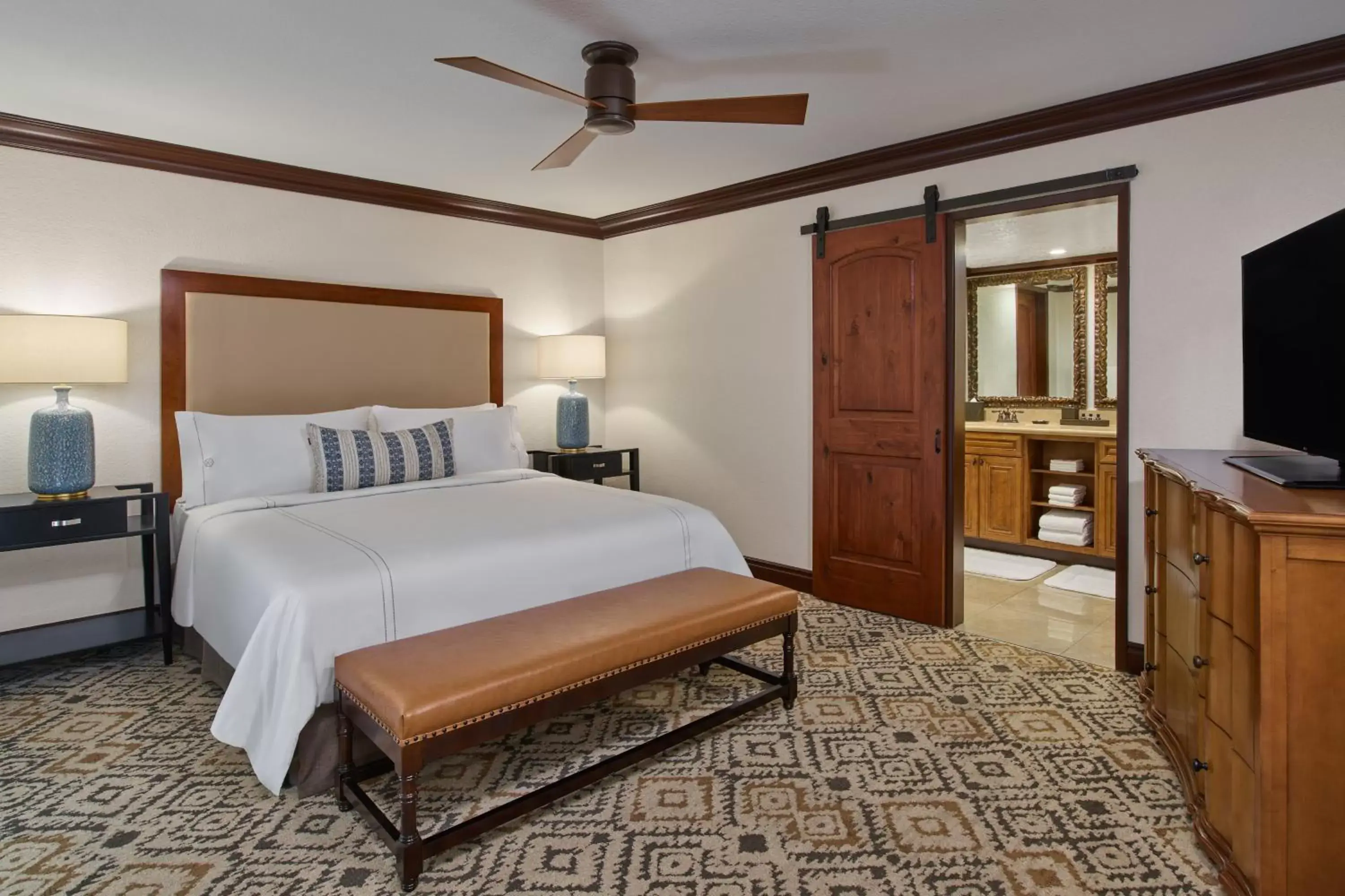 Photo of the whole room, Bed in Omni Rancho Las Palmas Resort & Spa