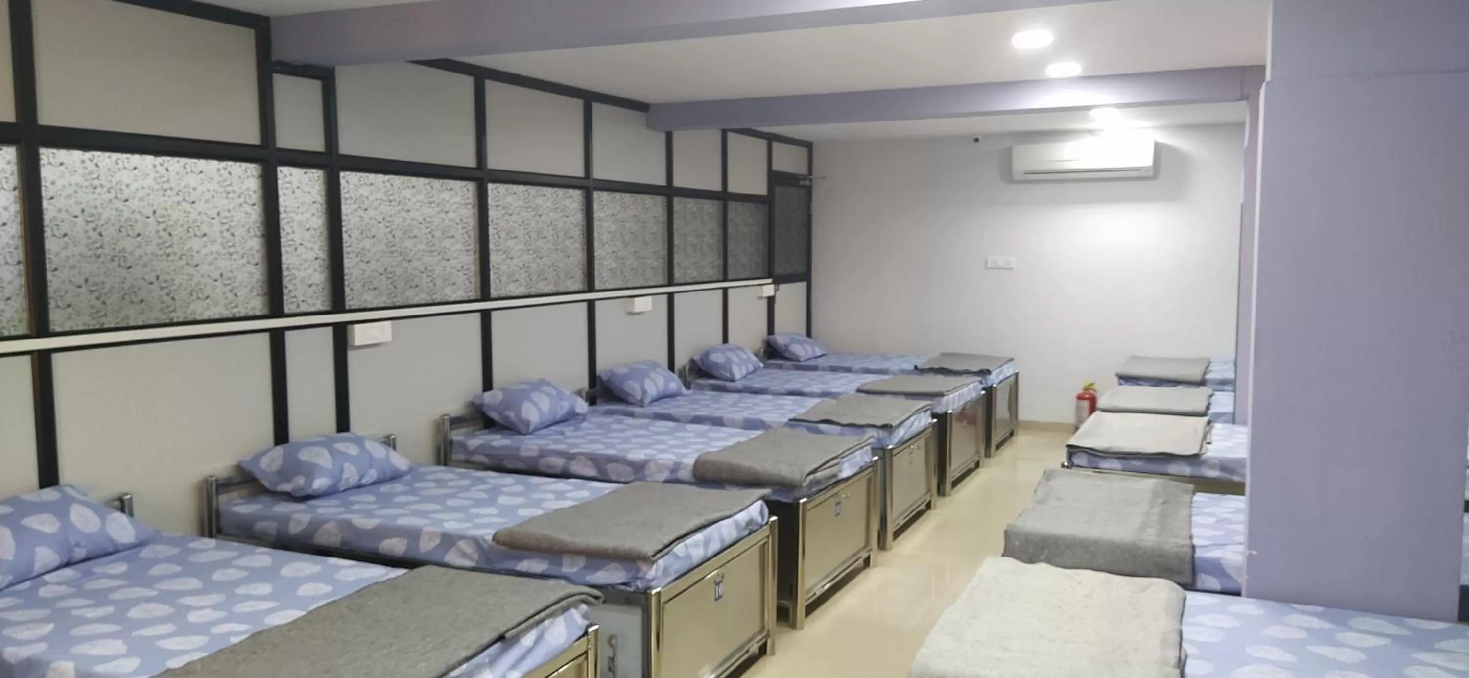 Photo of the whole room in Shiv Sai Dormitory