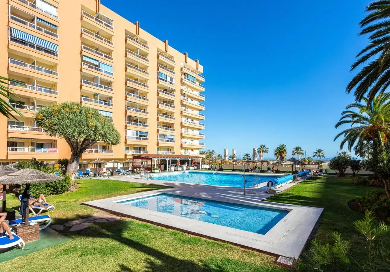 Property building, Swimming Pool in Hotel Apartamentos Pyr Fuengirola