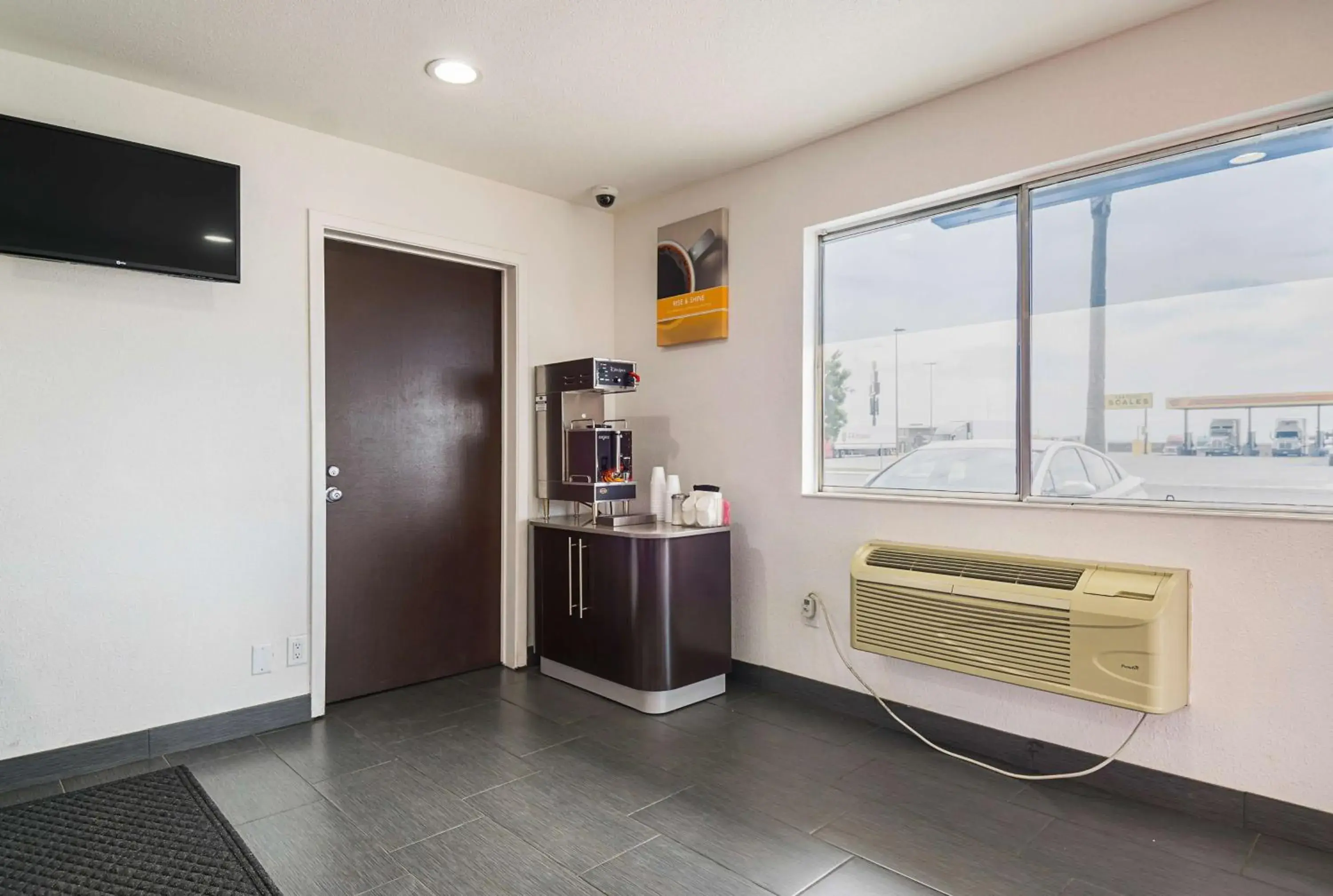 Lobby or reception in Motel 6 Lost Hills / Buttonwillow Racetrack Lobby or reception in Motel 6 Lost Hills / Buttonwillow Racetrack