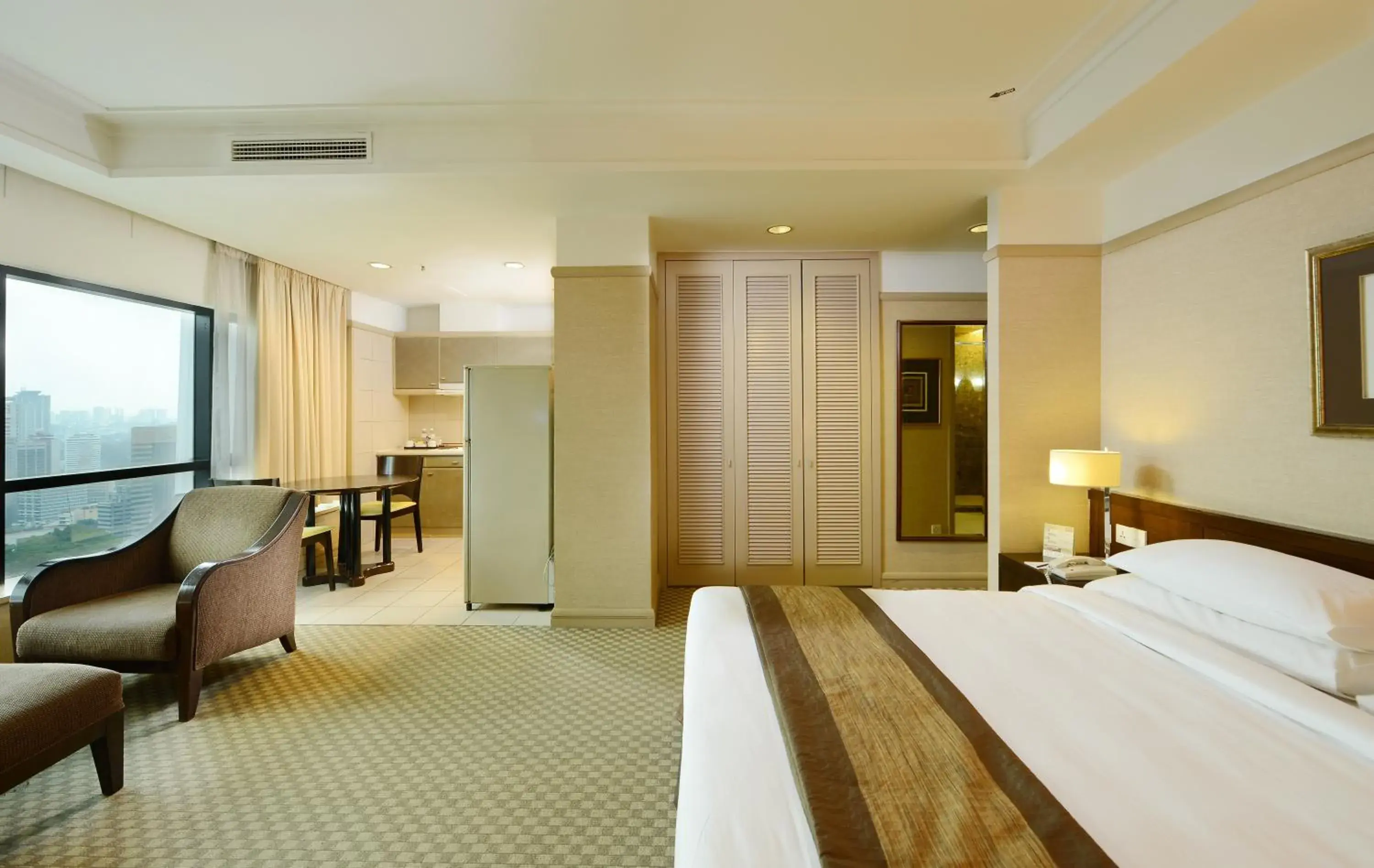 Bedroom, Bed in Pacific Regency Hotel Suites