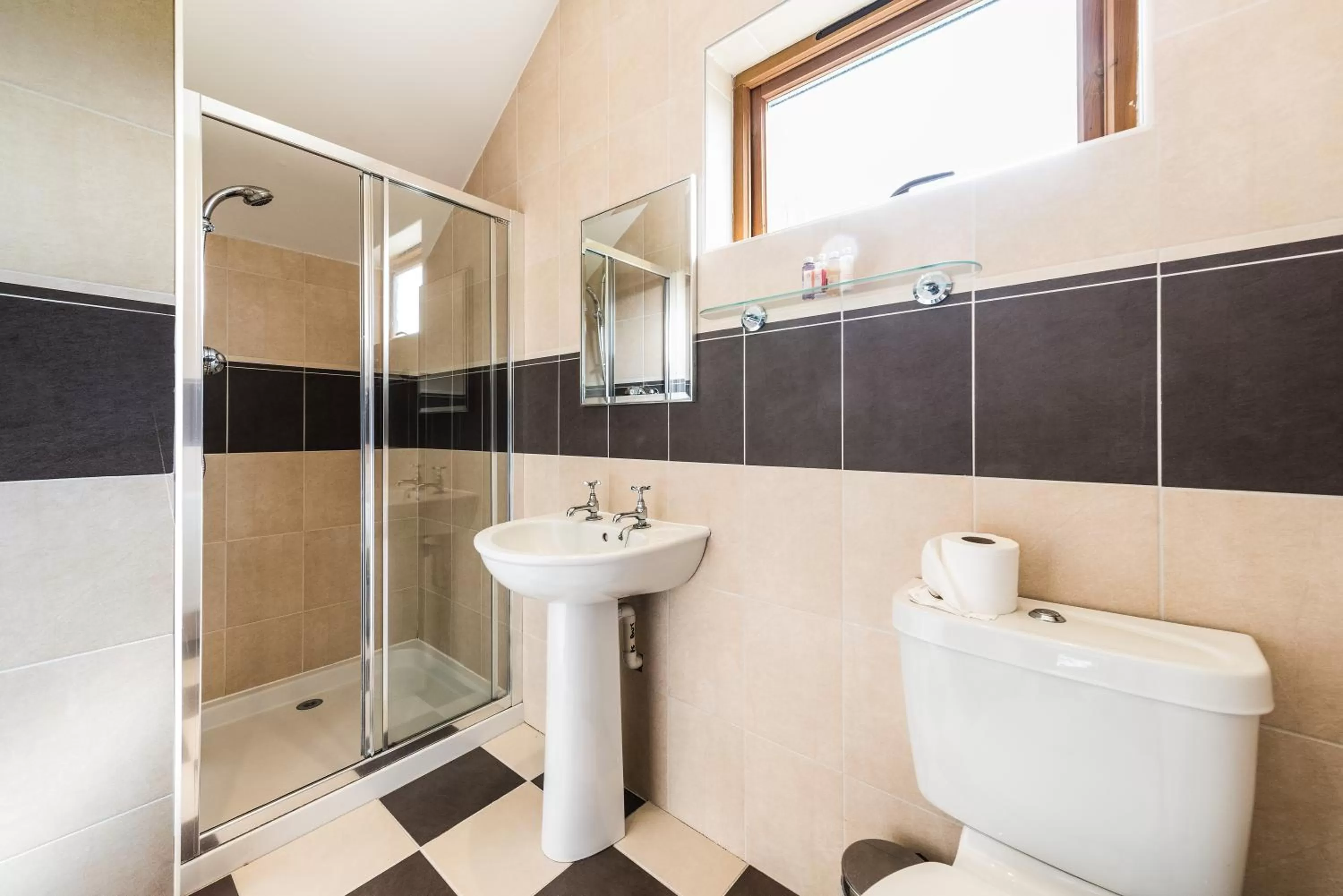 Shower in The Atholl Palace