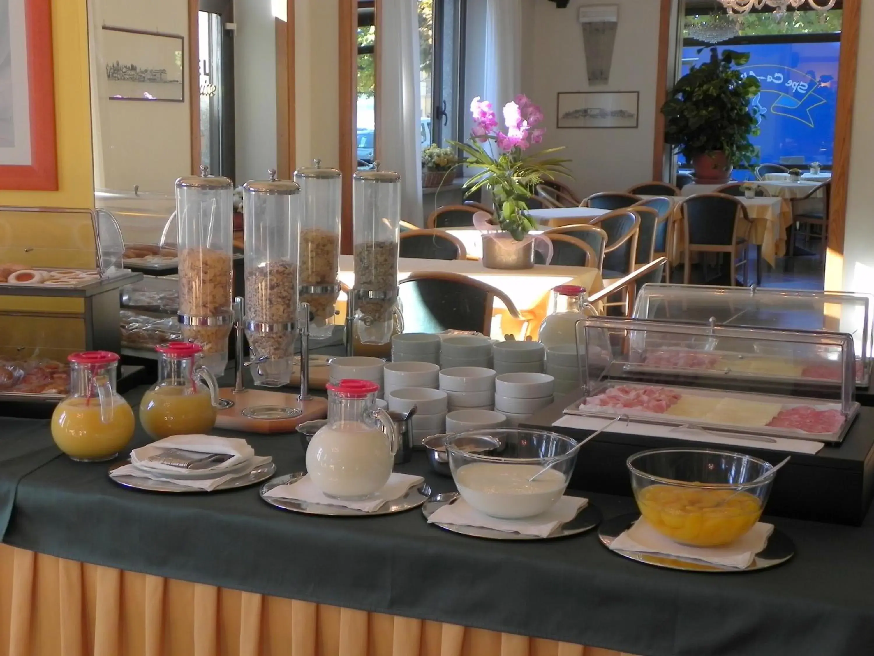 Food and drinks in Hotel Italie et Suisse