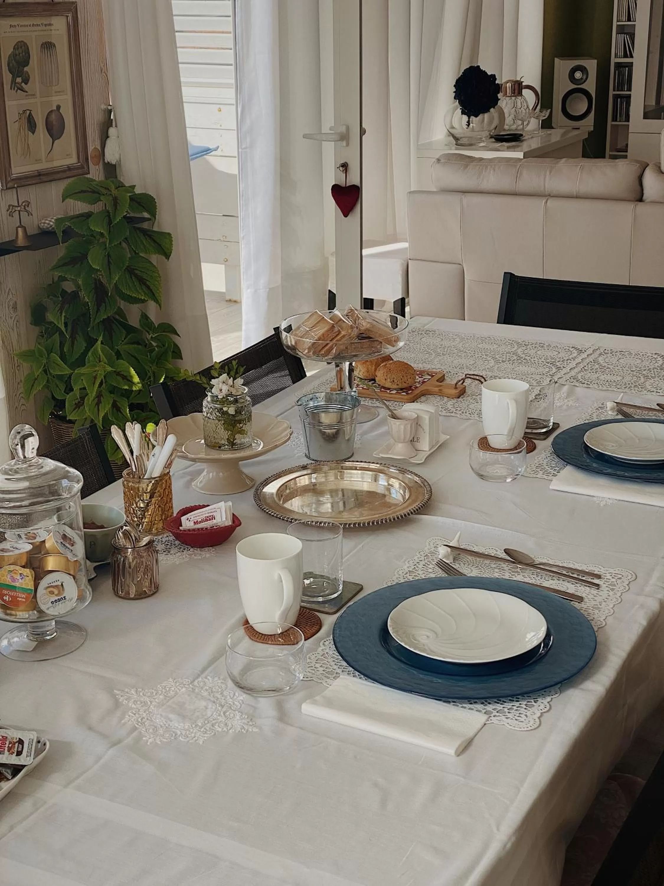 Breakfast in Villa Volli Three Rooms