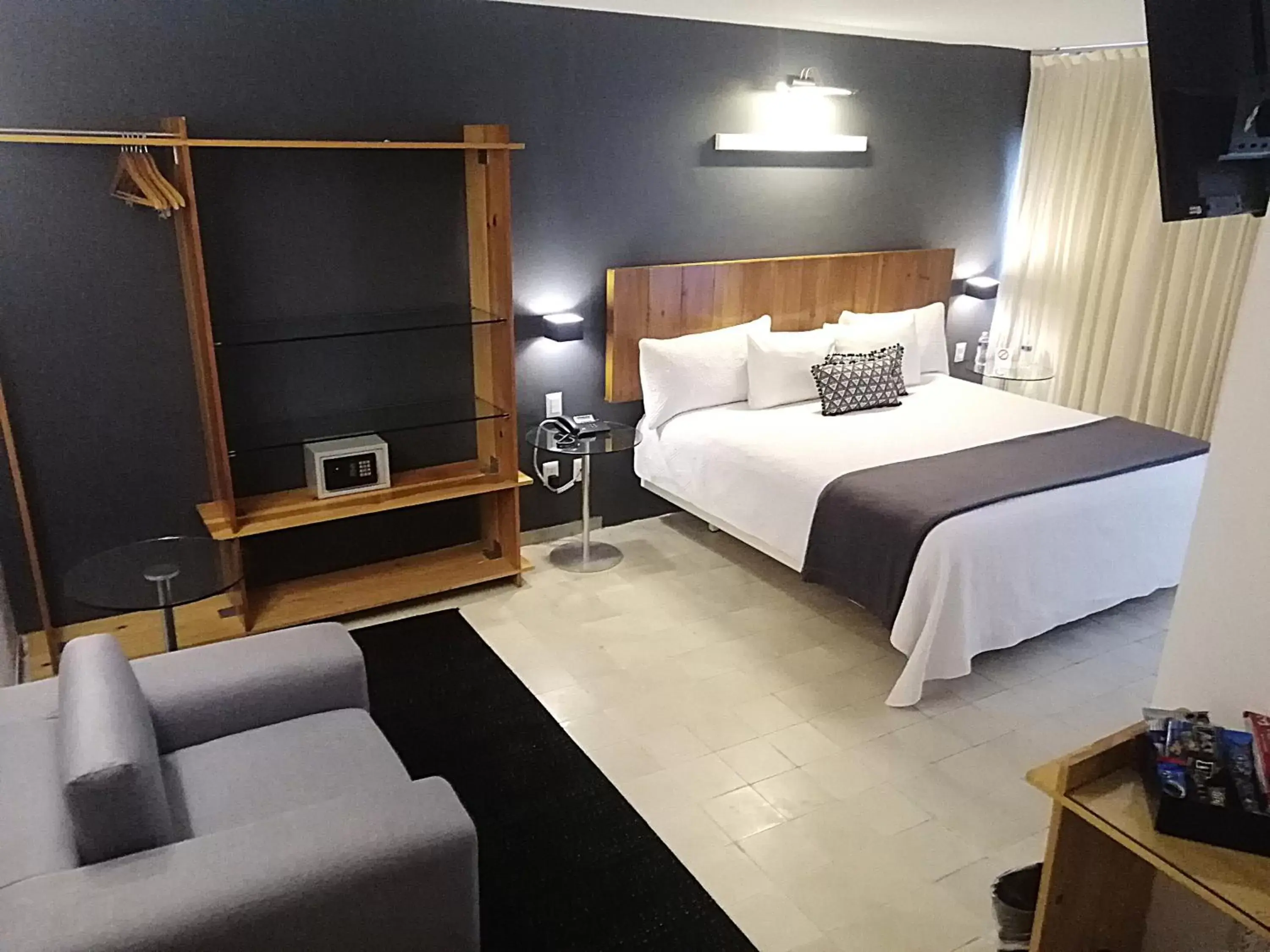 Deluxe Double Room with Bath in Hotel CLARUM 101