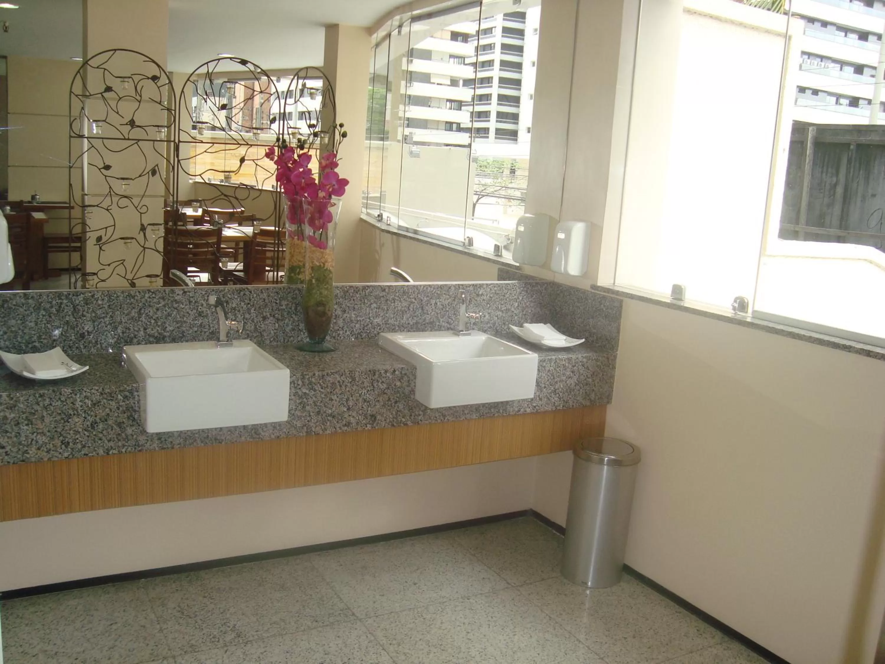 Restaurant/places to eat in Hotel Villamaris