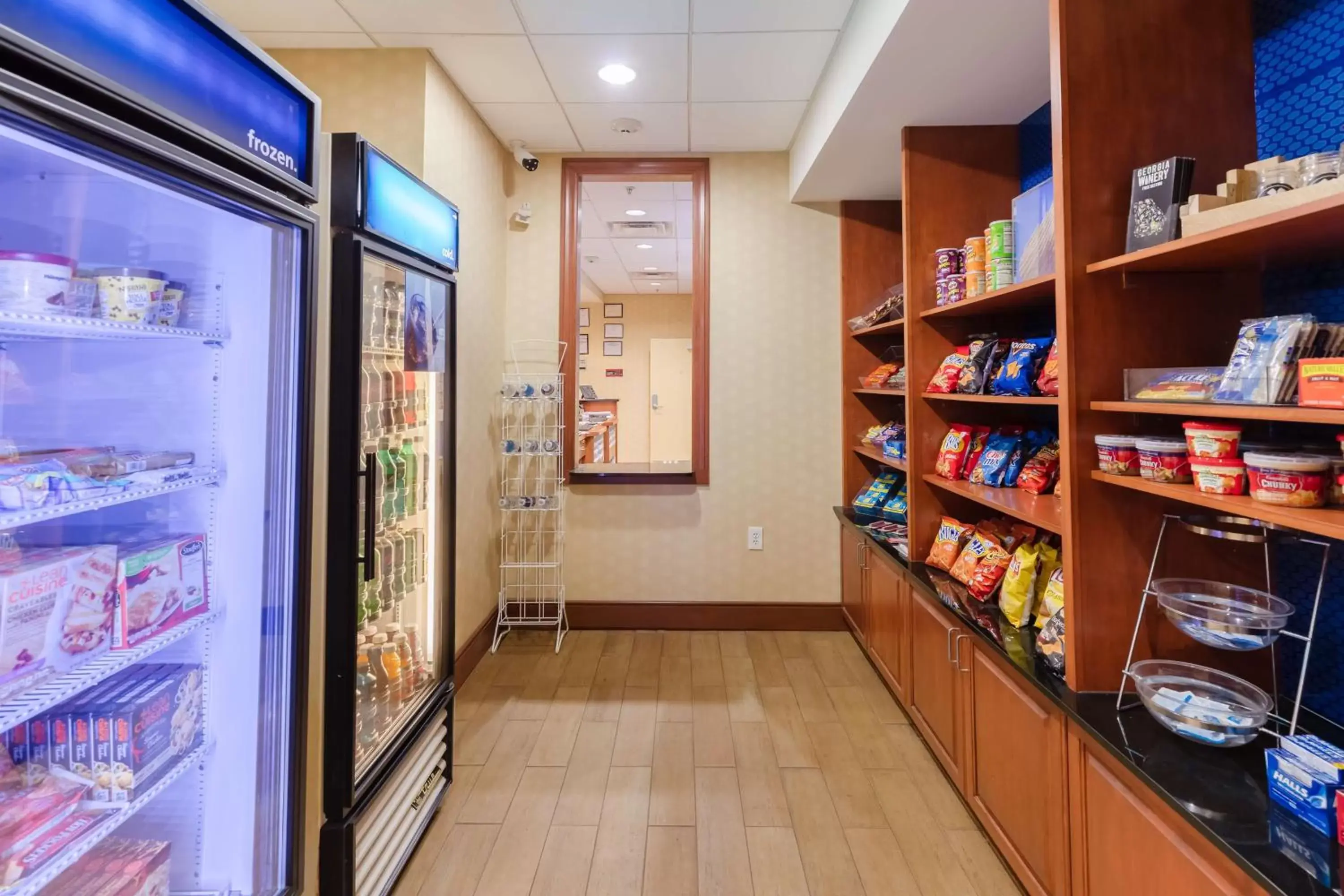 Restaurant/places to eat in Hampton Inn Ringgold-Ft. Oglethorpe Restaurant/places to eat in Hampton Inn Ringgold-Ft. Oglethorpe