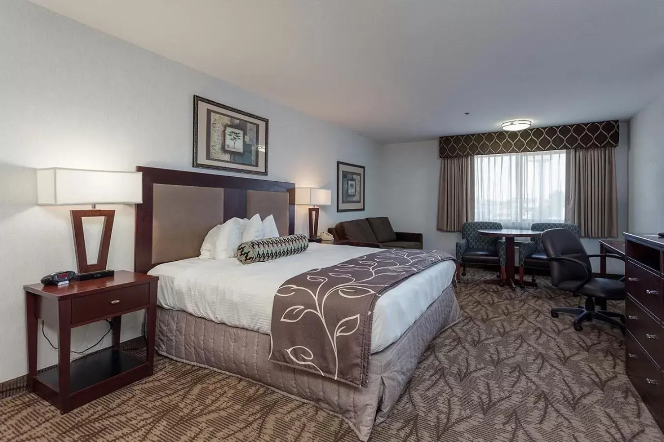 Bed in Shilo Inn Suites - Idaho Falls