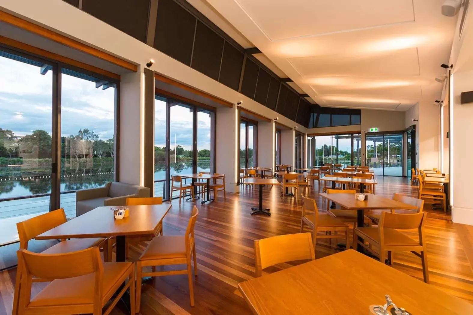 Restaurant/places to eat in Best Western Plus North Lakes Hotel Restaurant/places to eat in Best Western Plus North Lakes Hotel