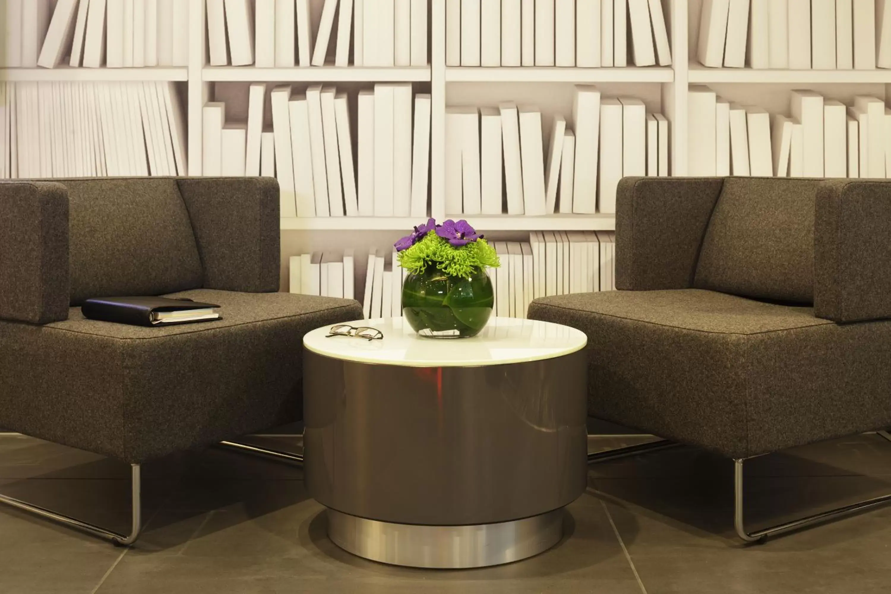 Lobby or reception, Seating Area in ibis London Shepherds Bush - Hammersmith