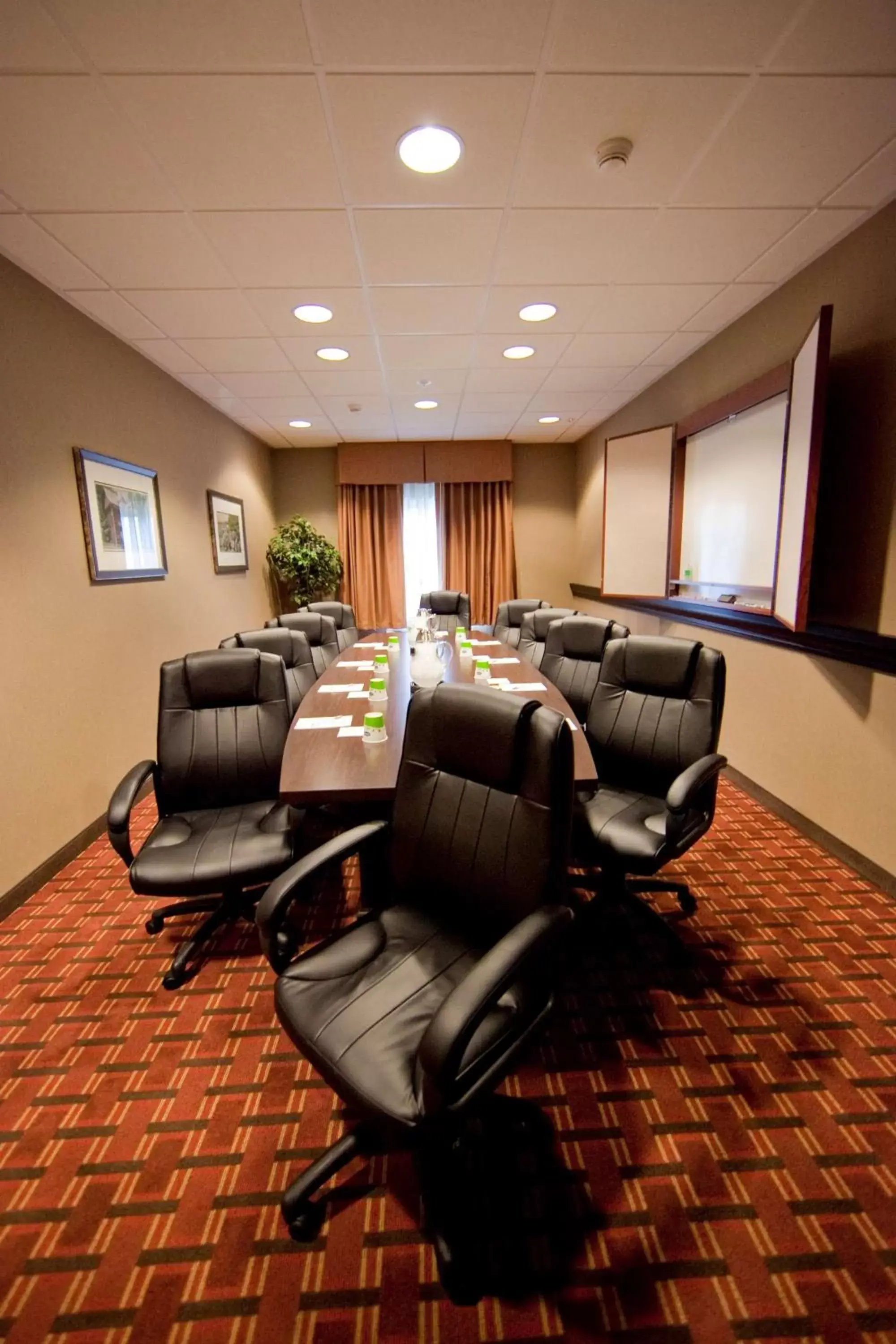 Meeting/conference room in Hampton Inn & Suites by Hilton Seattle/Kent