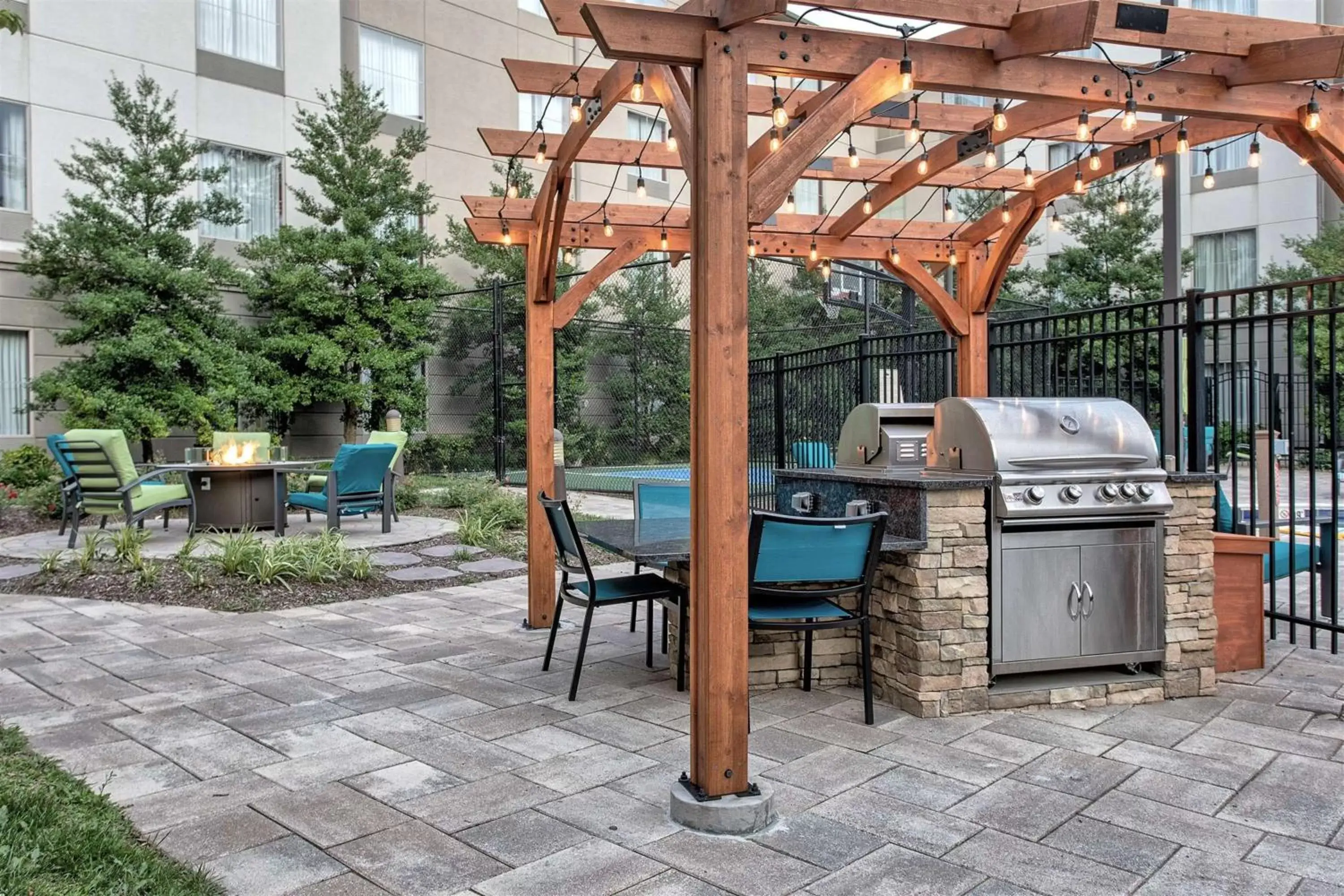 Patio, BBQ Facilities in Homewood Suites by Hilton Leesburg