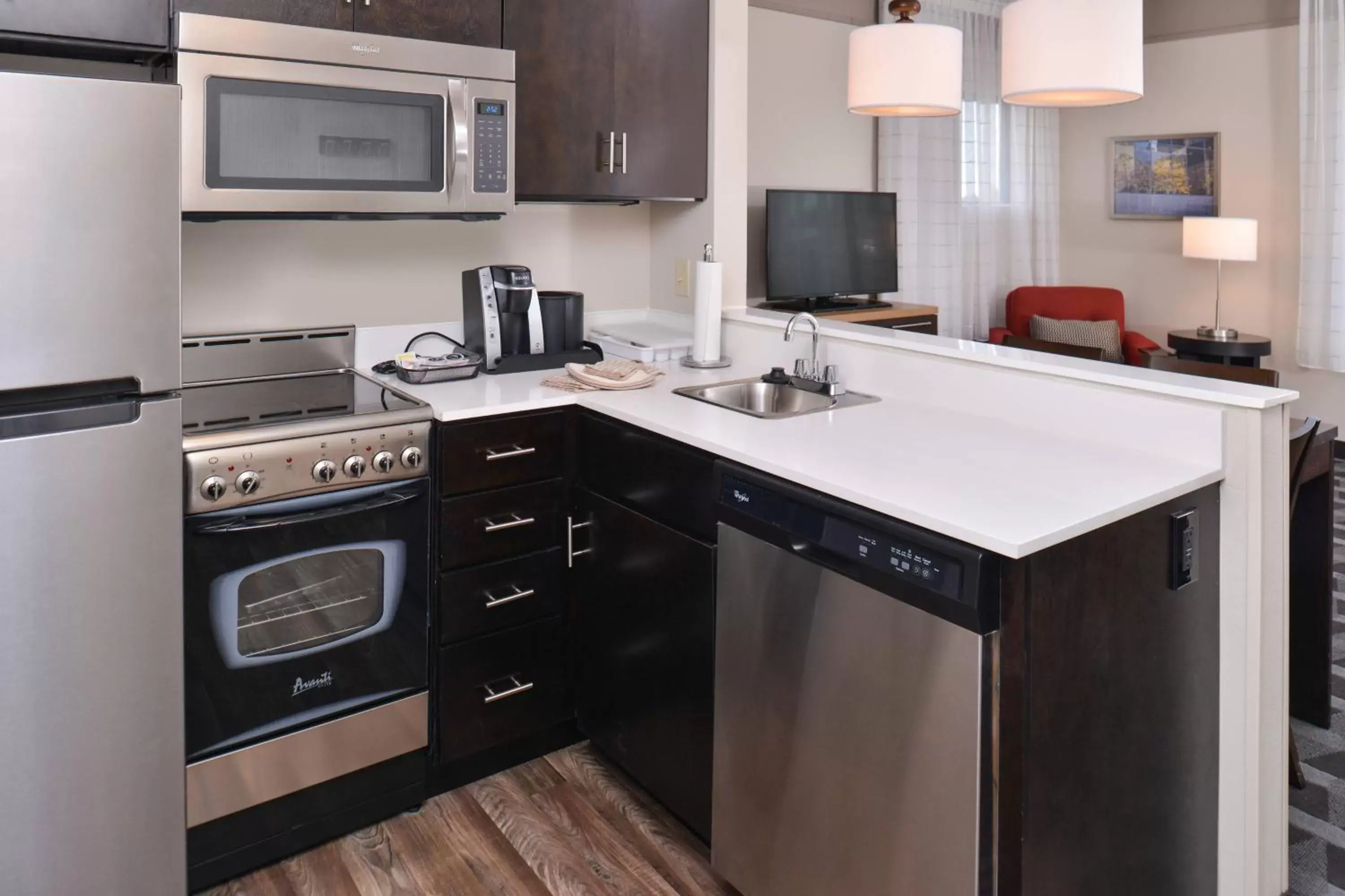 Bedroom, Kitchen/Kitchenette in TownePlace Suites by Marriott Gillette