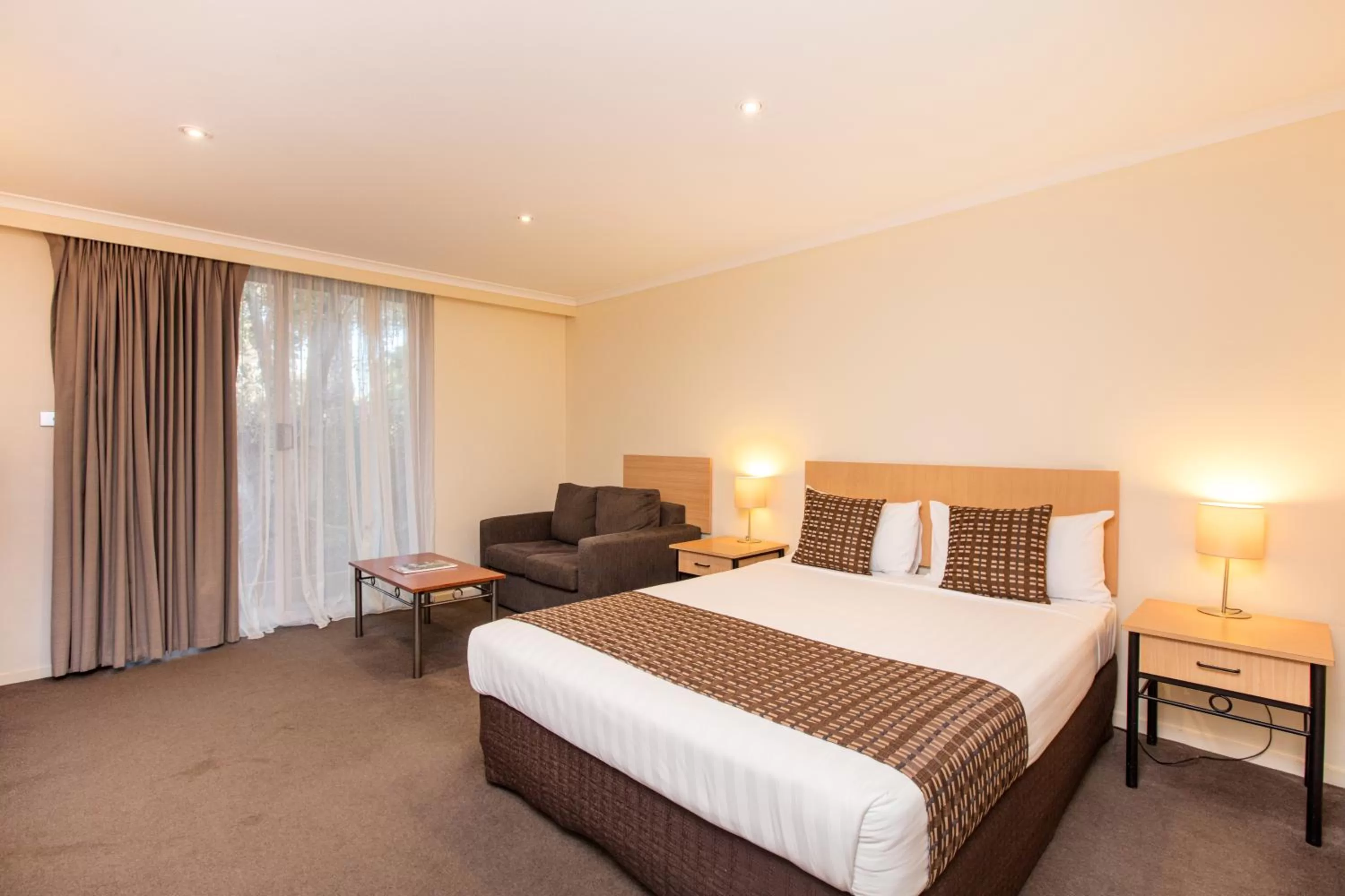 Bed in Mildura Inlander Resort