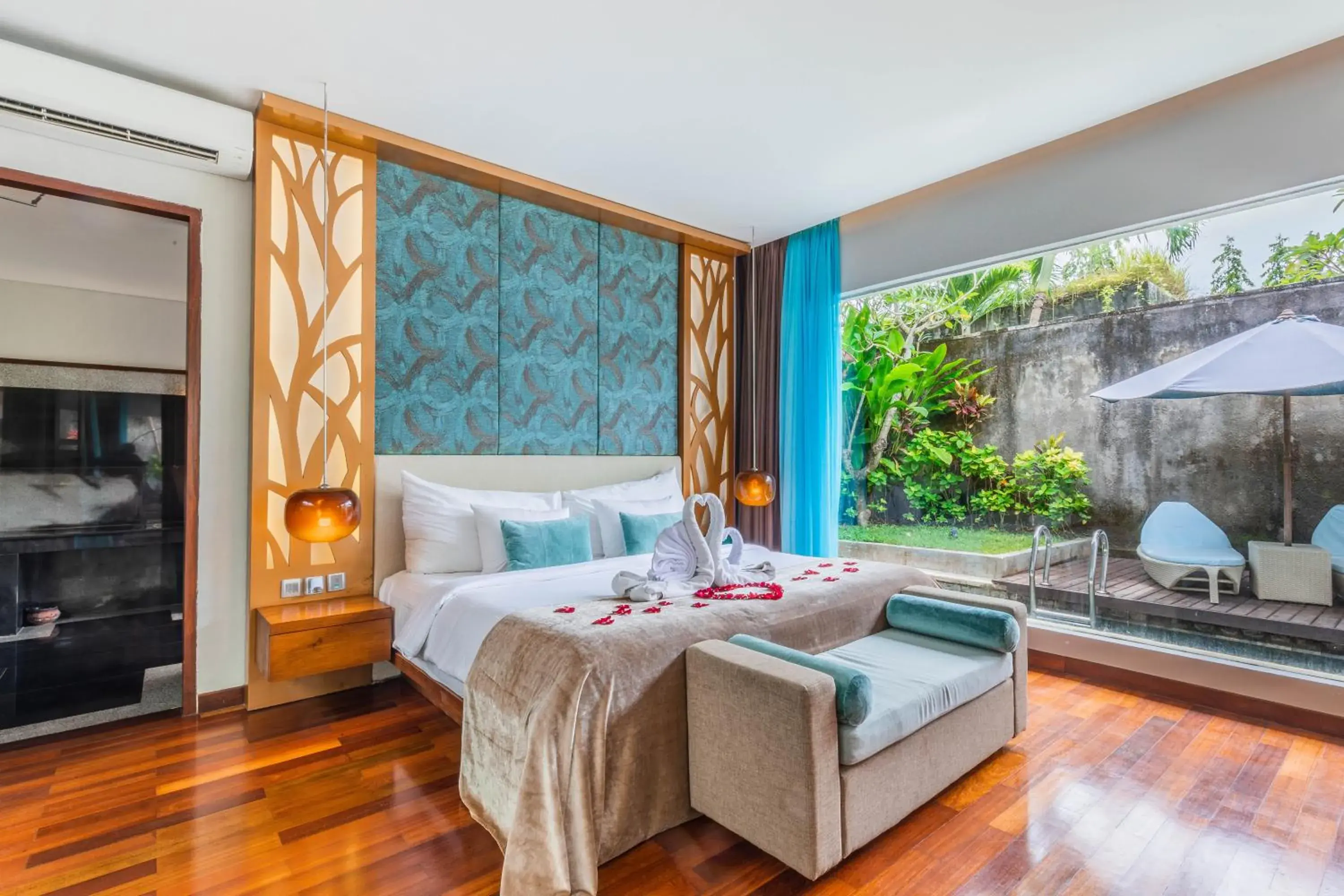 Bed in The Leaf Jimbaran Luxury Villas
