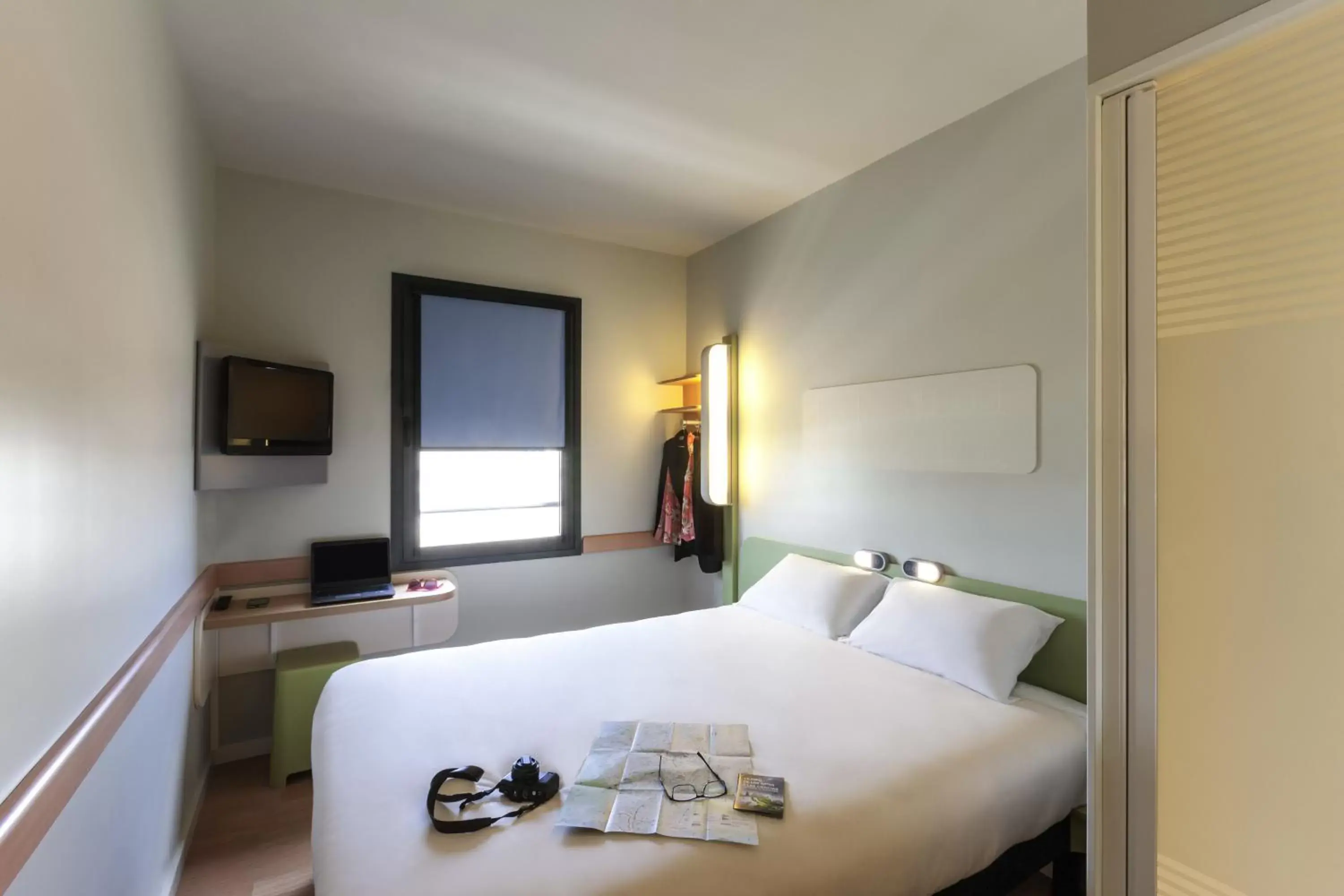 Photo of the whole room, Bed in Ibis Budget Valencia Alcasser