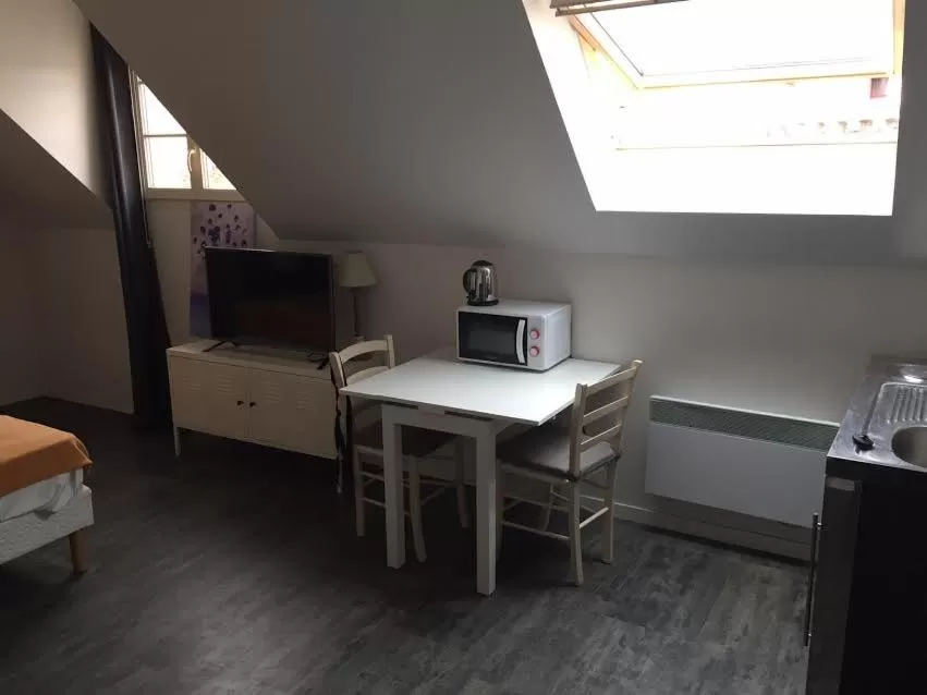Dining area in Appart'Hotel Saint-Michel
